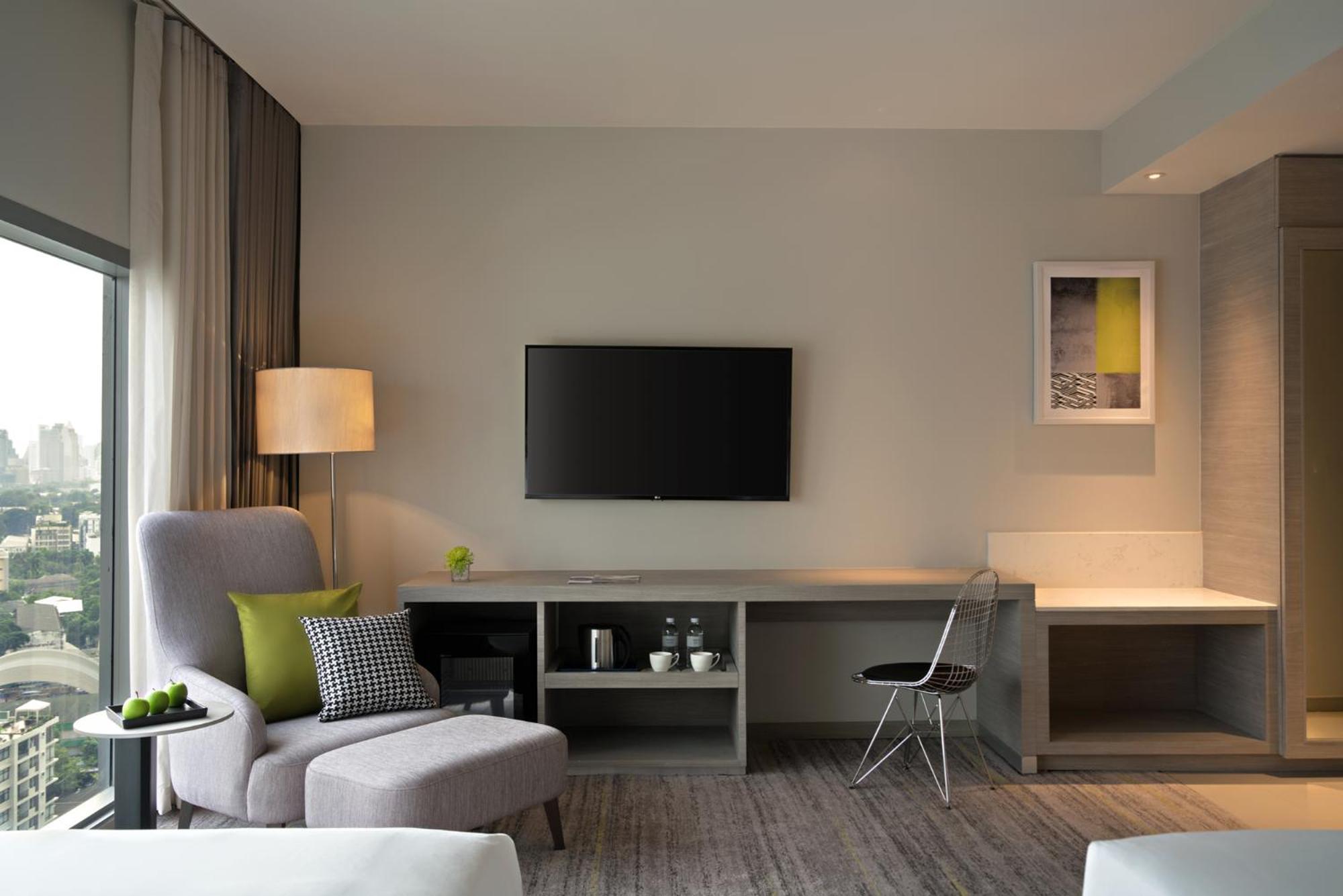 Hyatt Place Sukhumvit 24 Hotel