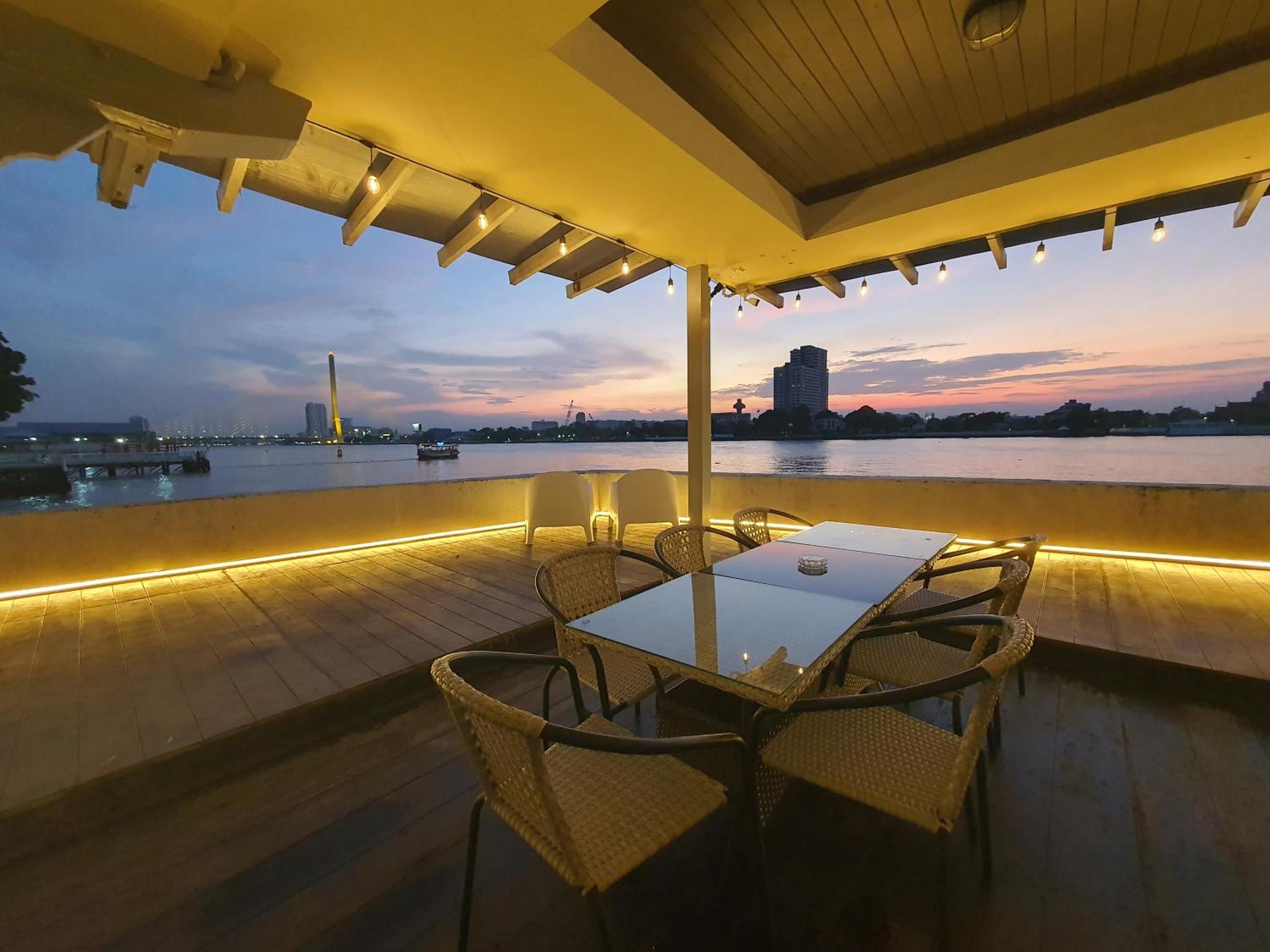 Riverfront House/chao Phraya River/baan Rimphraya Feriehus