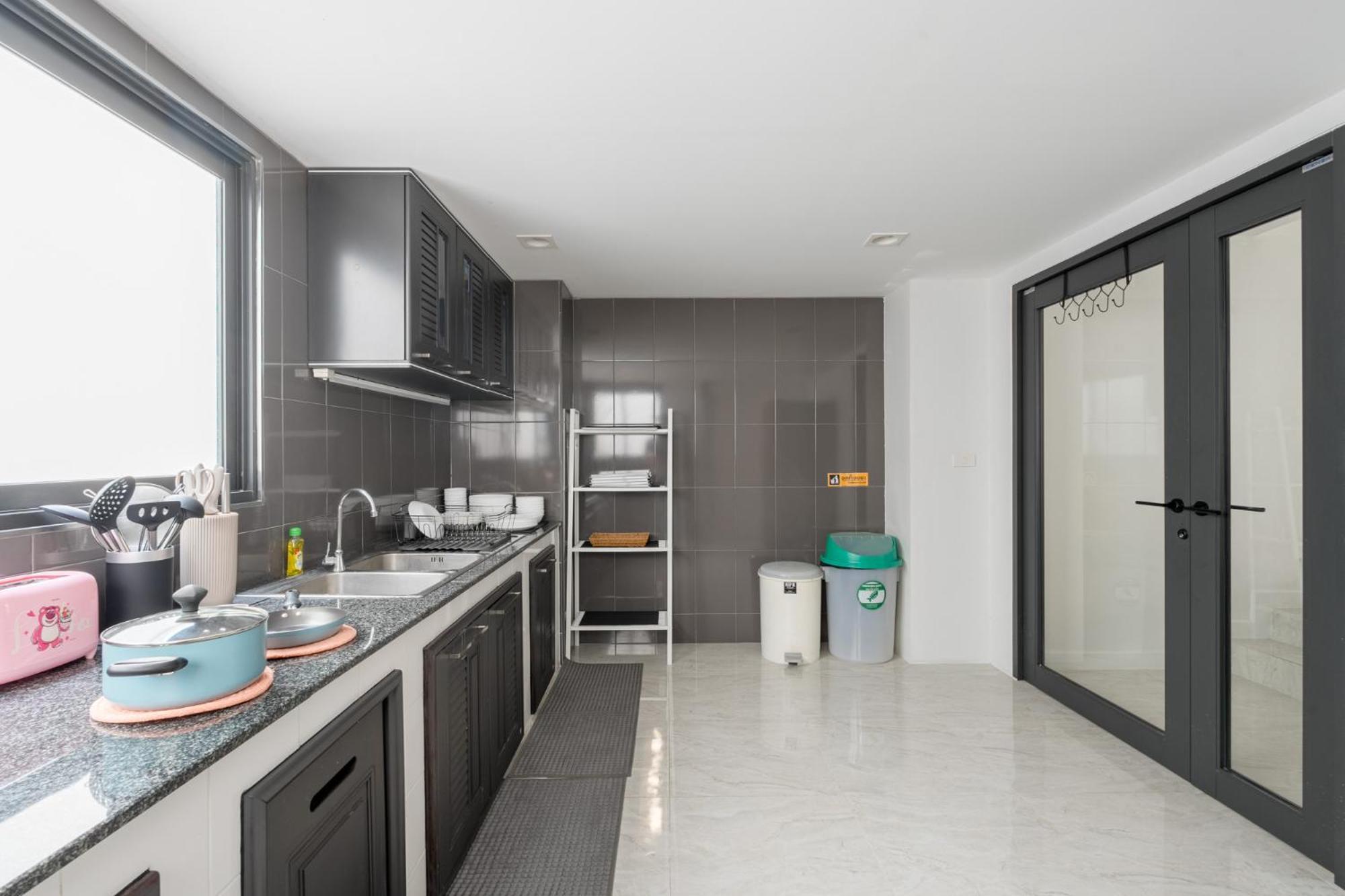 Cj Private Near Bts Thonglor Vila *