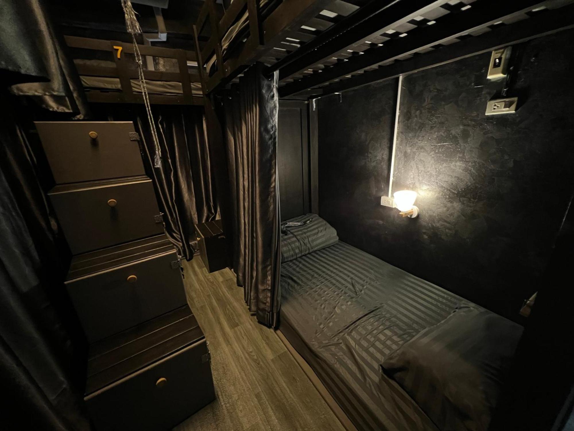 Strays Hostel Bangkok