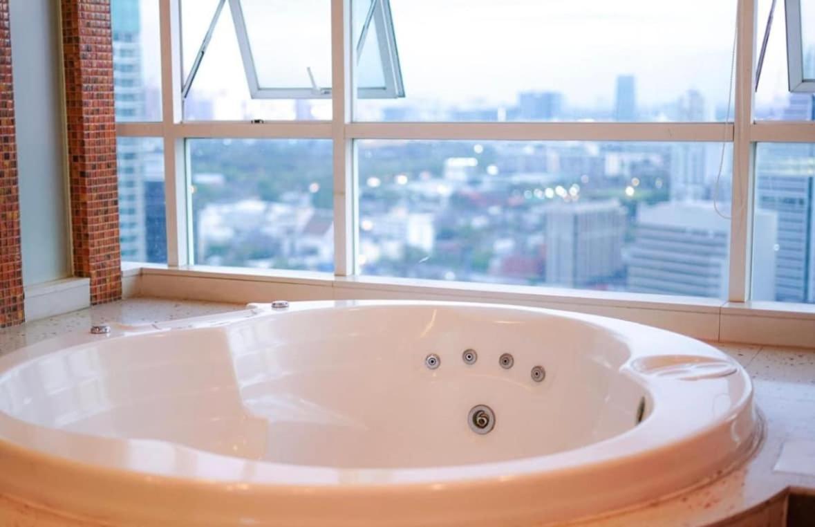 Apartment 2br, Good View, Bts Chitlom, Bkk *