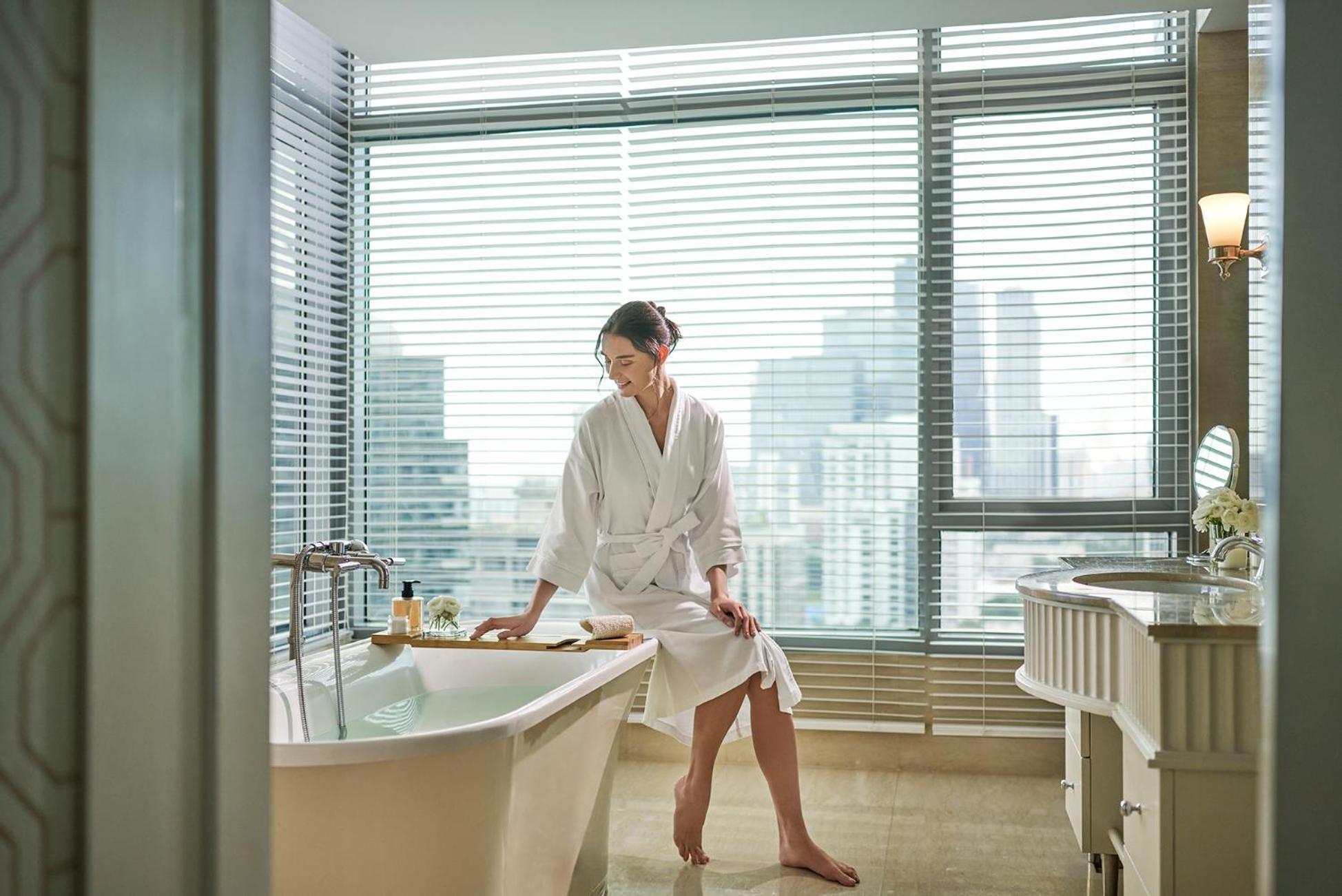 Oriental Hotel 5*