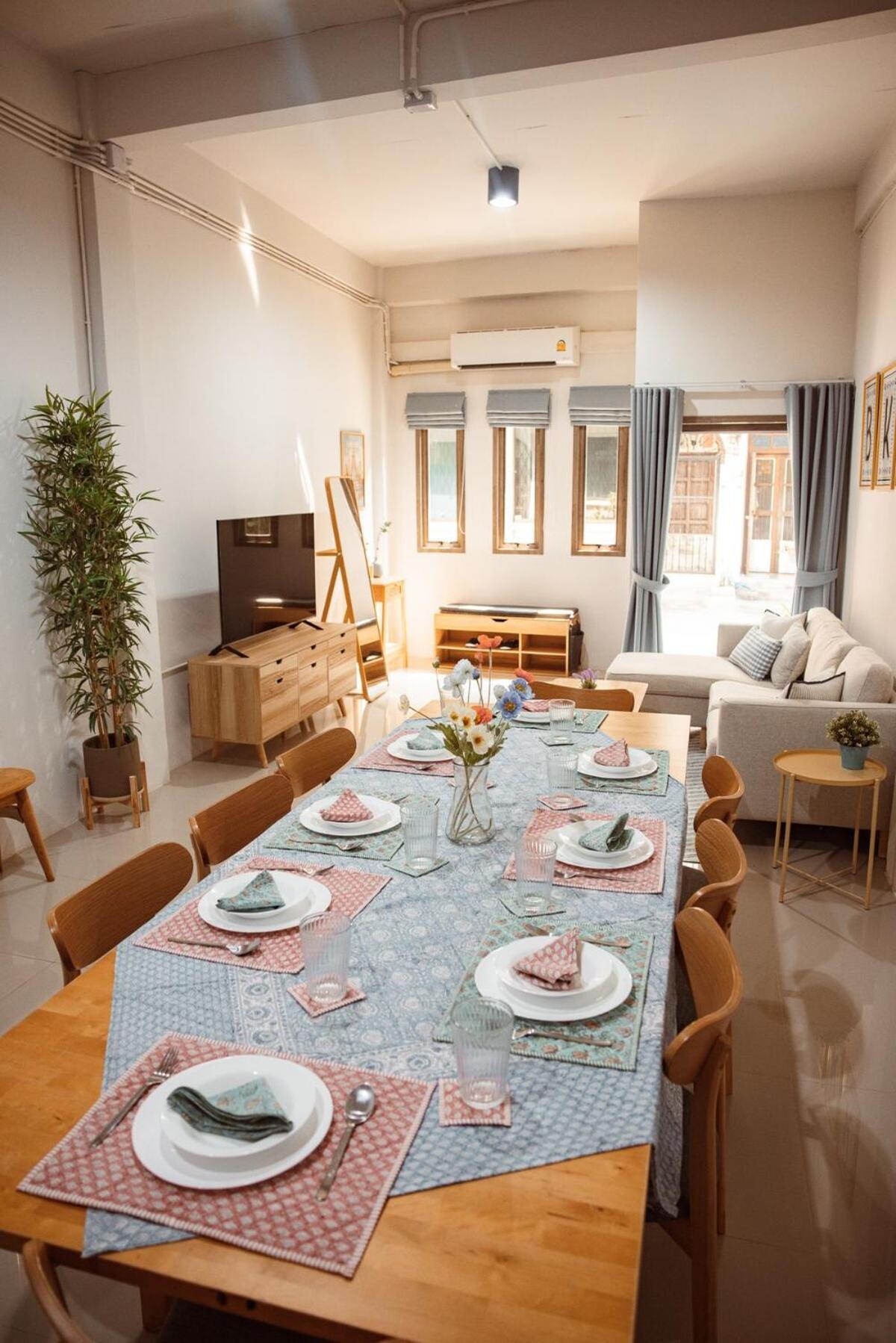 Spacious Relaxing Townhouse With Rooftop In Ekamai * Bangkok