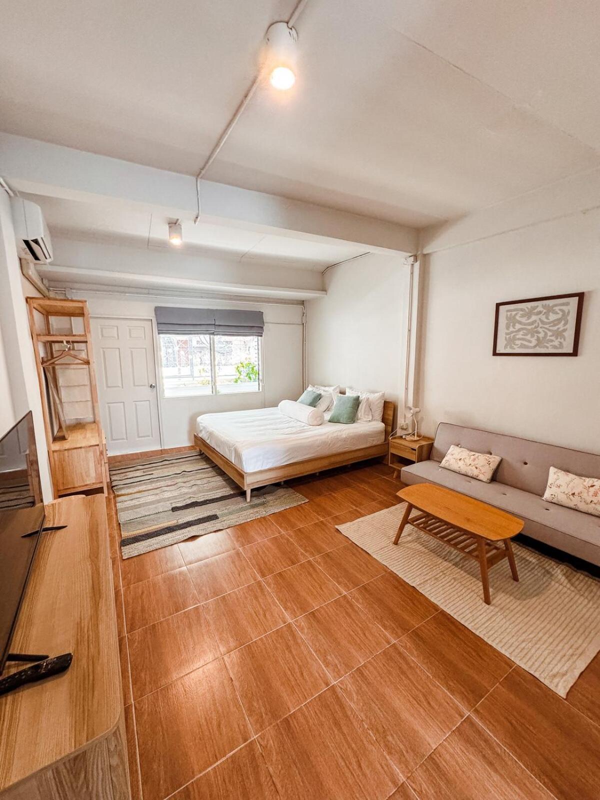 Spacious Relaxing Townhouse With Rooftop In Ekamai * Bangkok