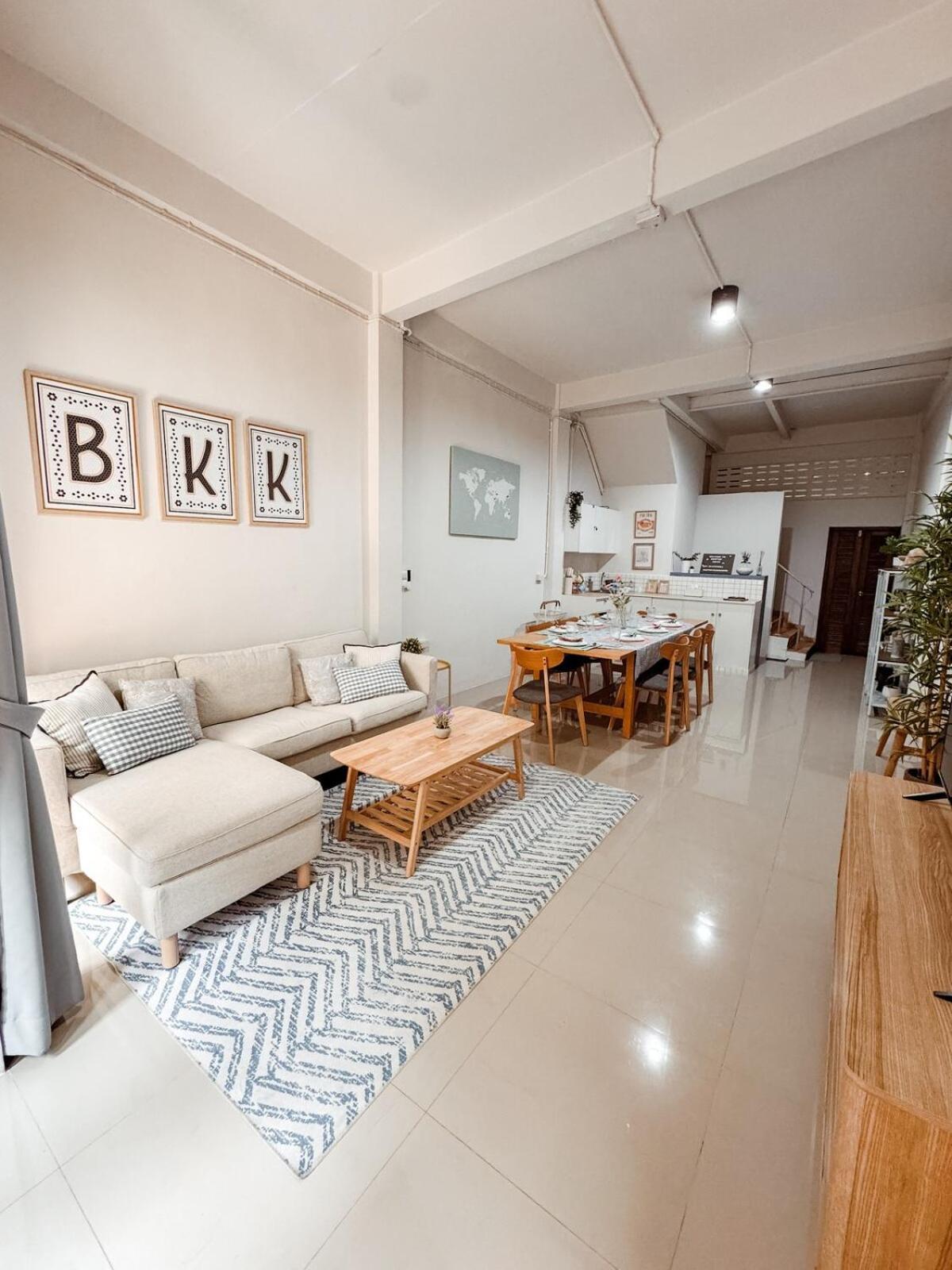 Spacious Relaxing Townhouse With Rooftop In Ekamai Casa vacanze