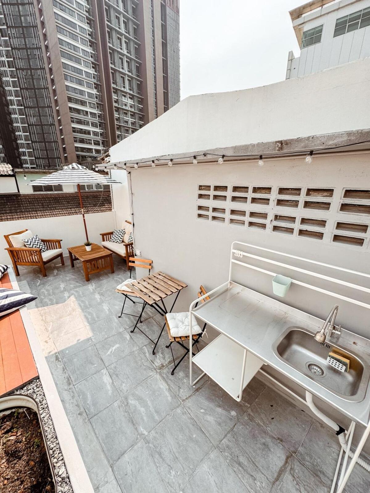 Casa vacanze Spacious Relaxing Townhouse With Rooftop In Ekamai Bangkok
