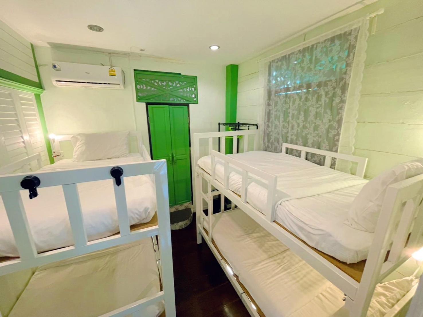 Rumah tetamu Teak House