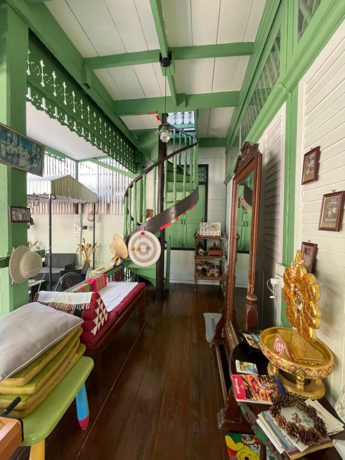 Rumah tetamu Teak House