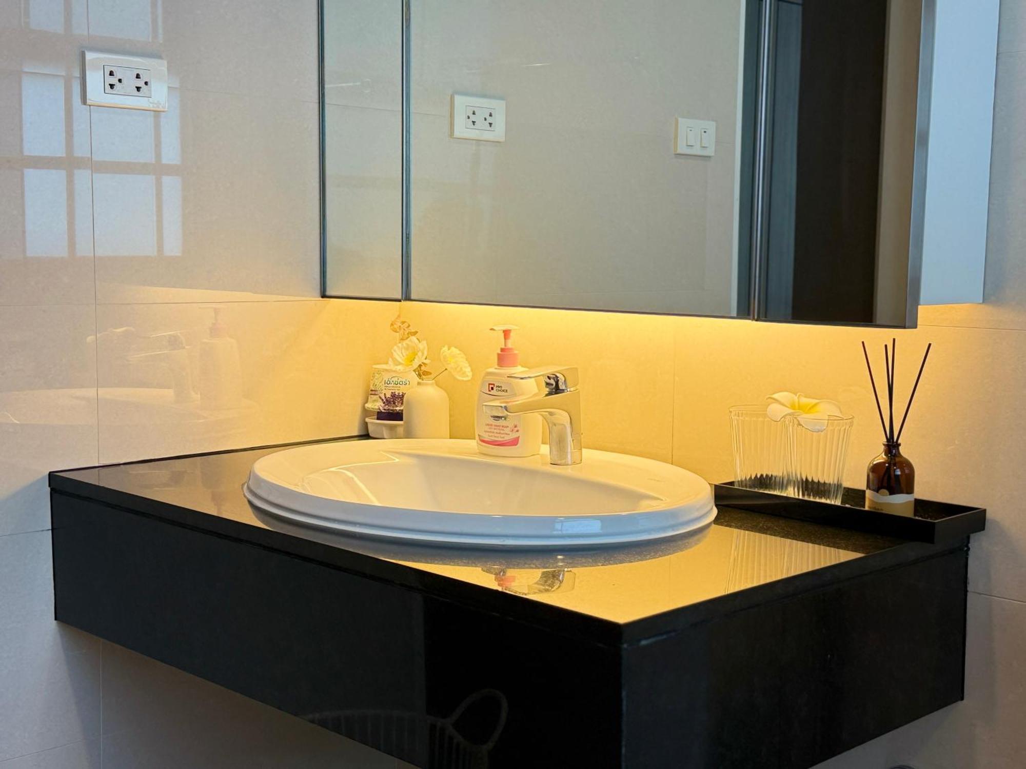 Apartment Spacious Sukhumvit Ment Near Emsphere Bts Phrom Phong Bangkok
