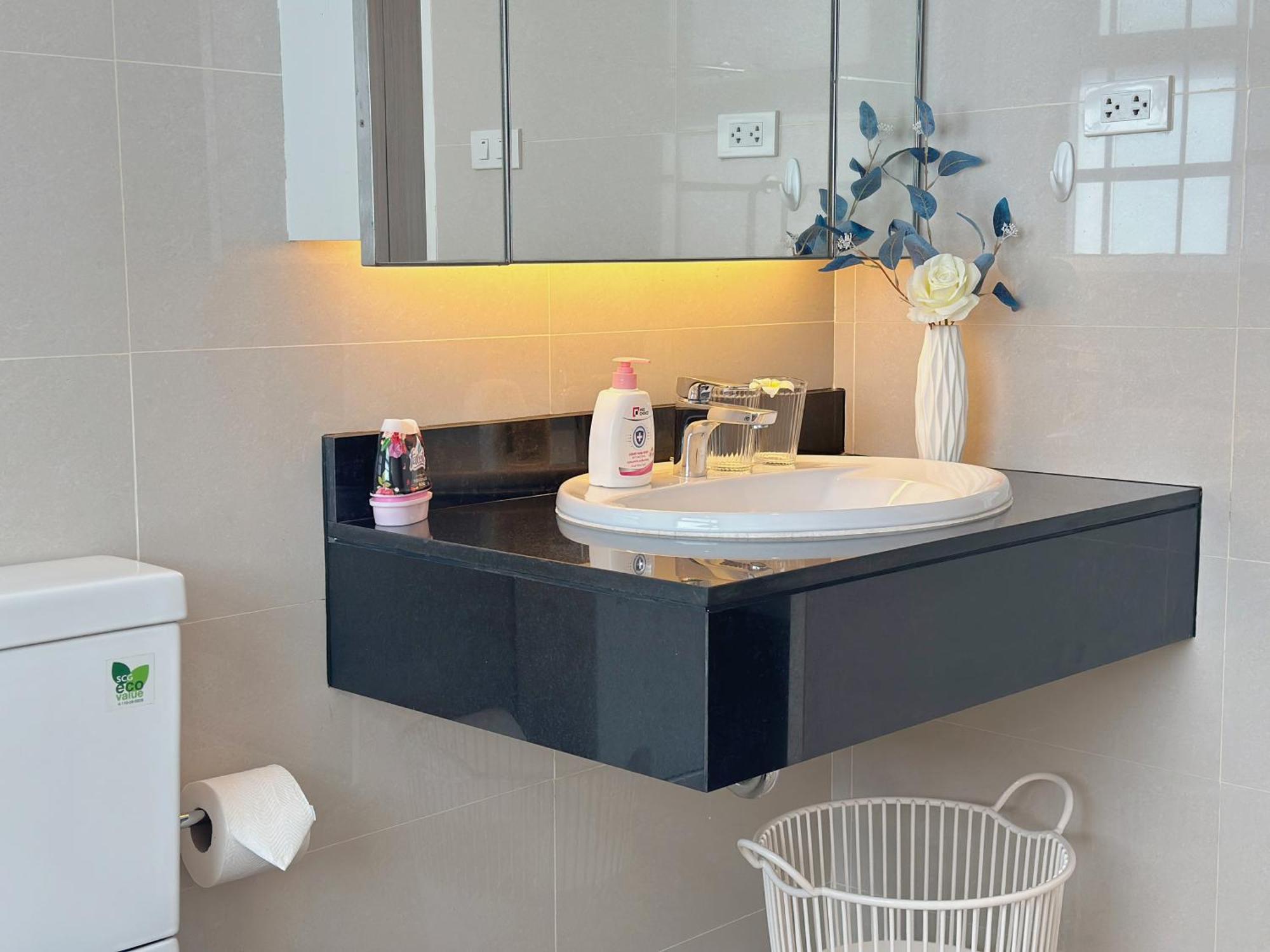 Spacious Sukhumvit Ment Near Emsphere Bts Phrom Phong *