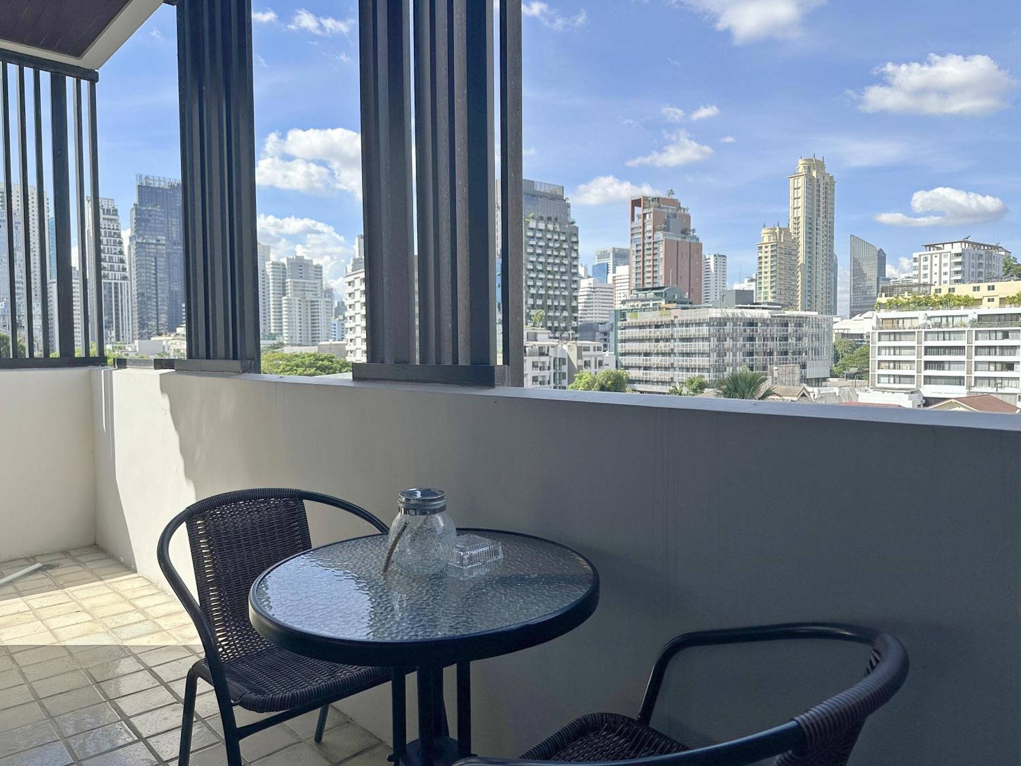 Spacious Sukhumvit Ment Near Emsphere Bts Phrom Phong Apartment
