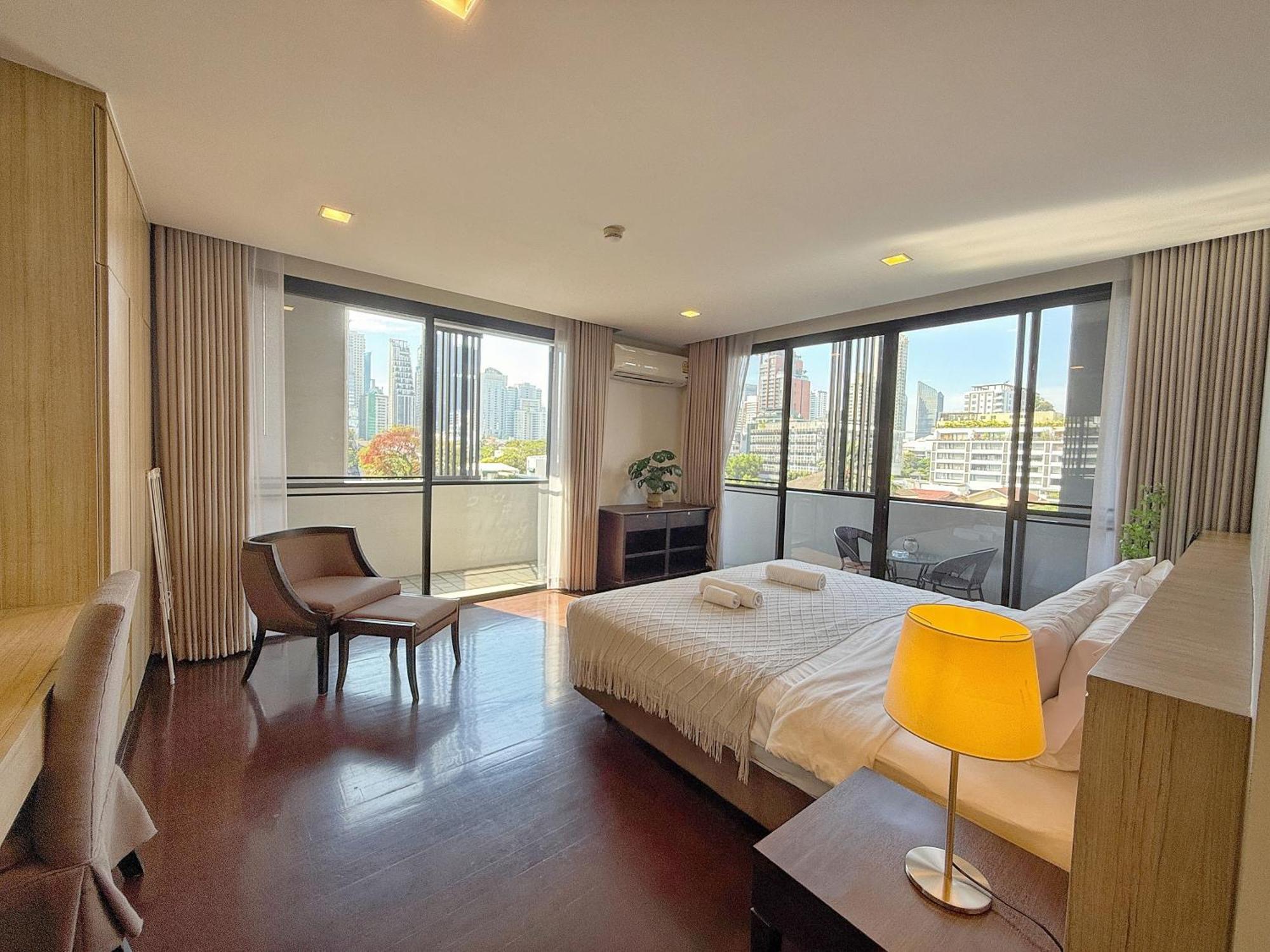 Spacious Sukhumvit Ment Near Emsphere Bts Phrom Phong *