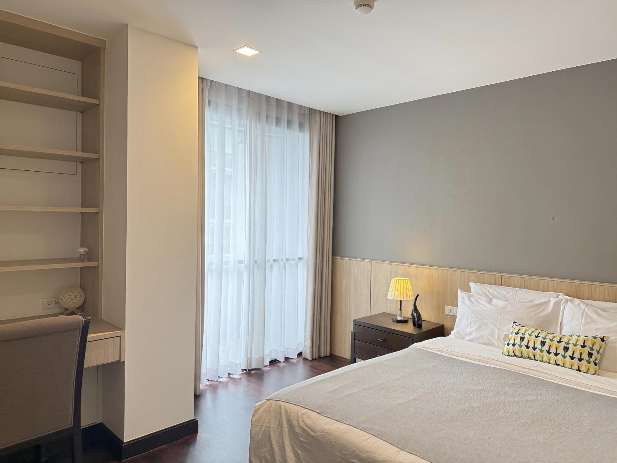 Spacious Sukhumvit Ment Near Emsphere Bts Phrom Phong *