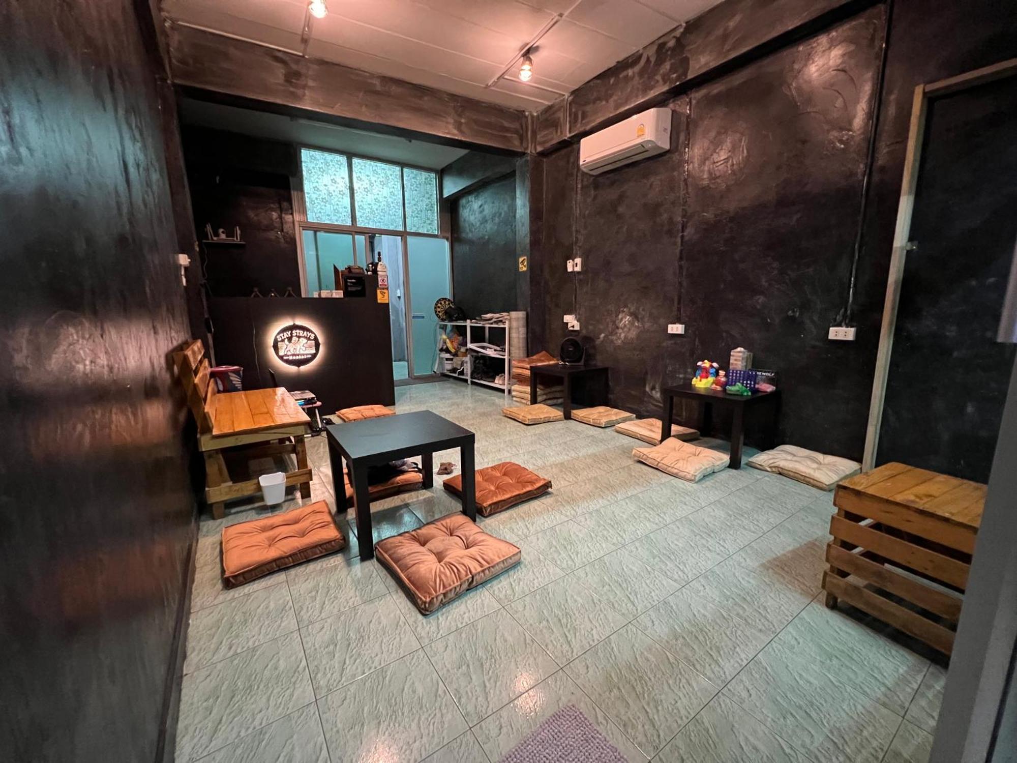 Strays Hostel Bangkok