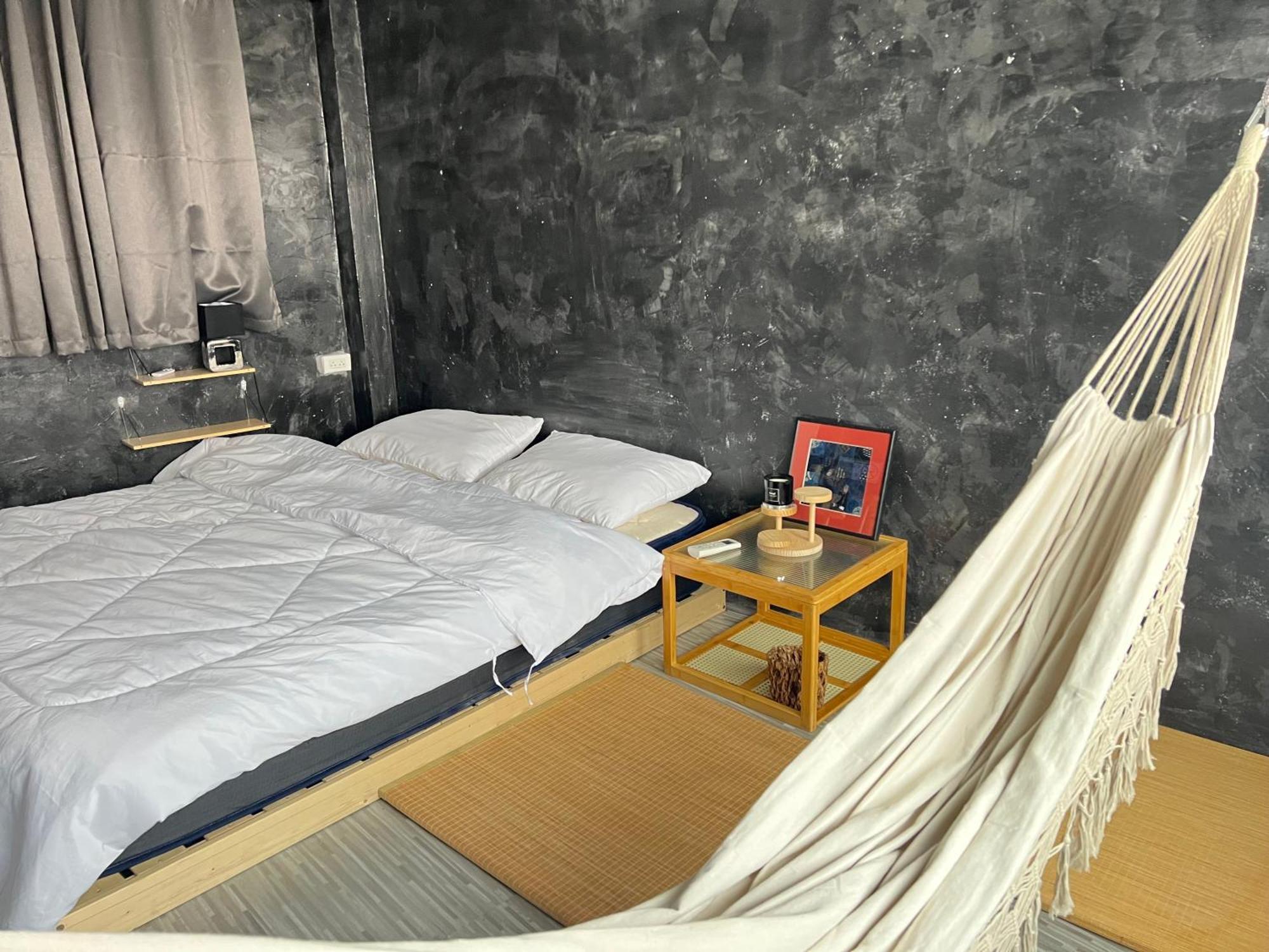 Strays Hostel Bangkok