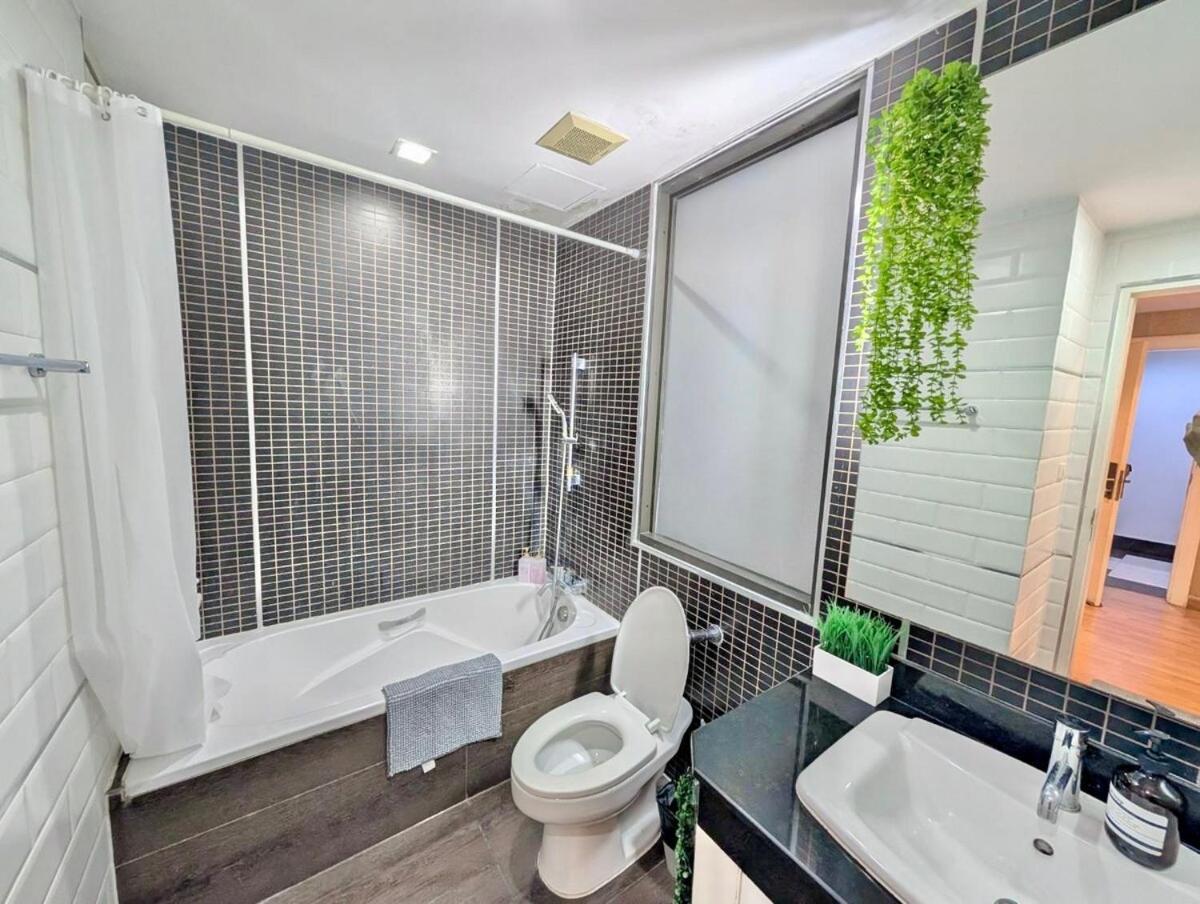 Apartment Spacious And Renovated 1-bedroom 100m To Nana Bts - 55 Sqm