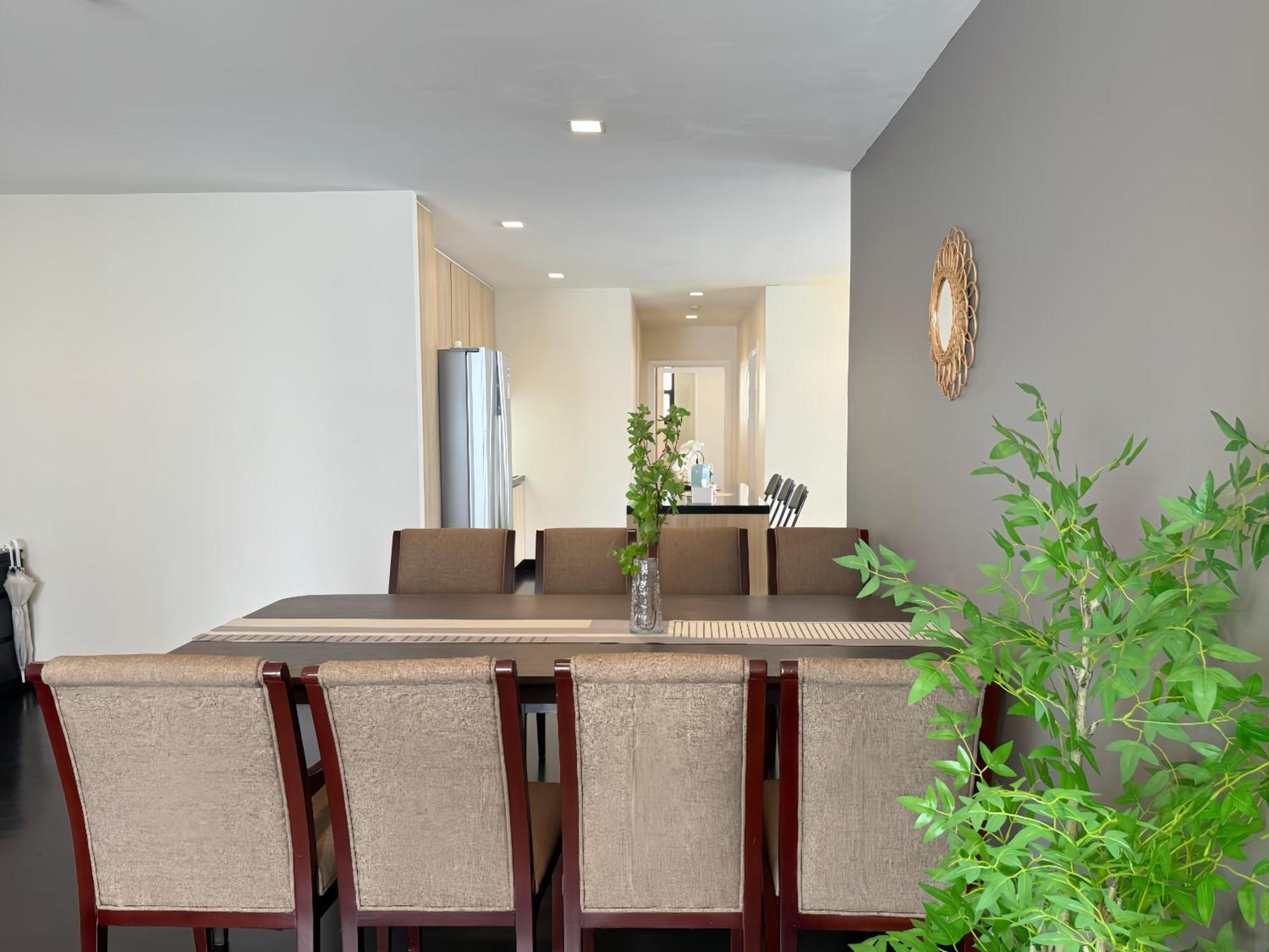 Spacious Sukhumvit Ment Near Emsphere Bts Phrom Phong Apartment