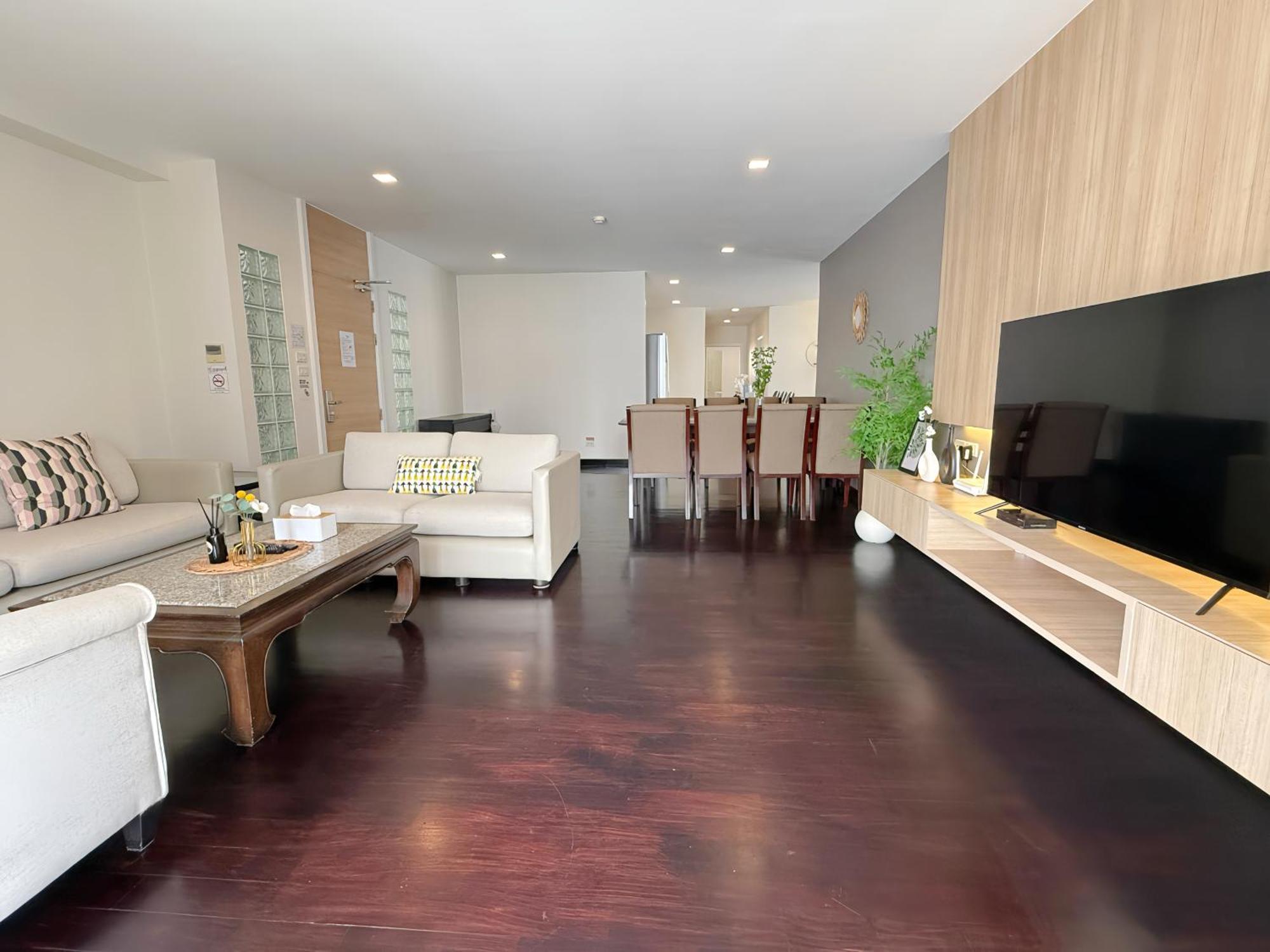 Spacious Sukhumvit Ment Near Emsphere Bts Phrom Phong *