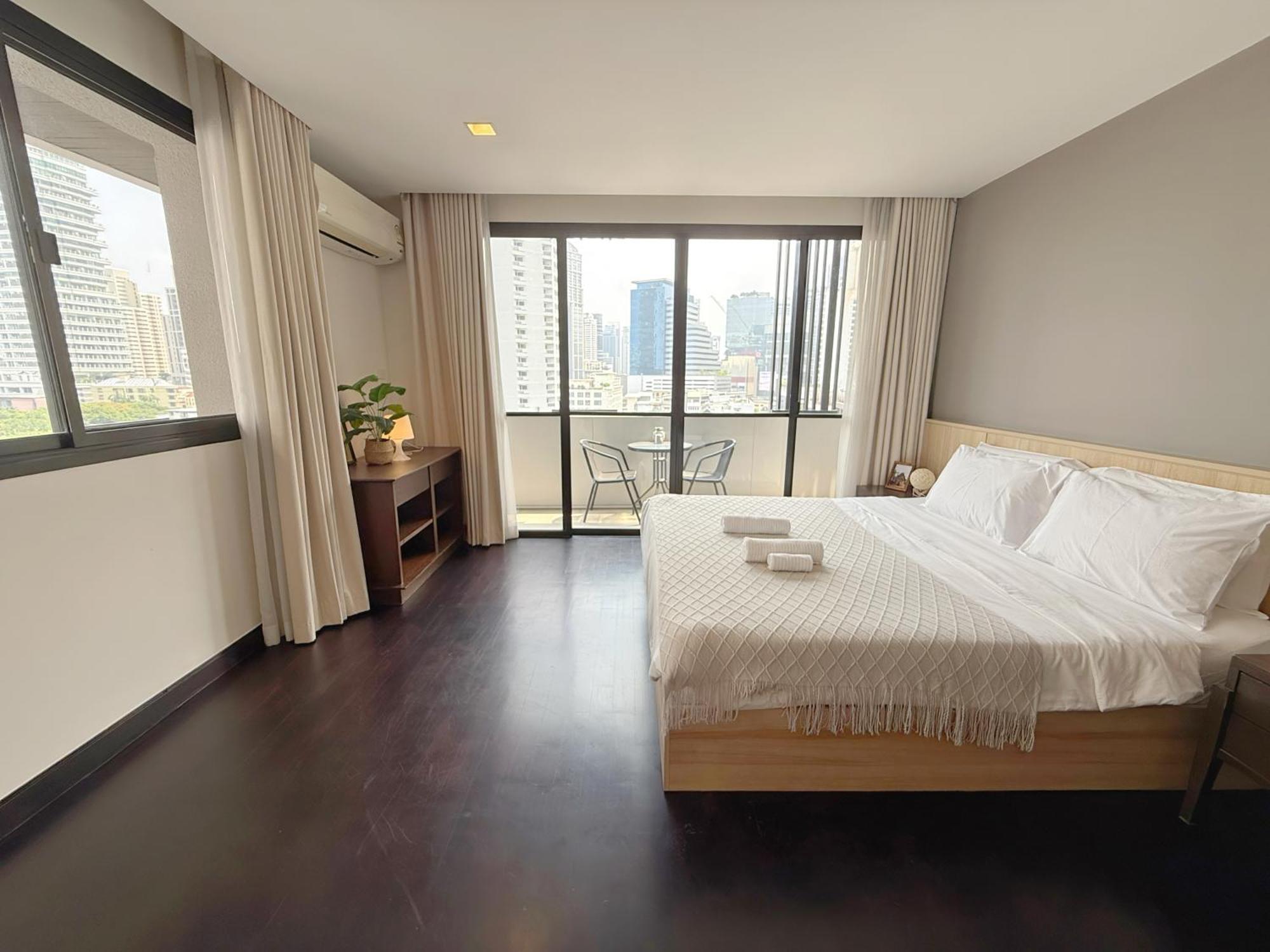 Spacious Sukhumvit Ment Near Emsphere Bts Phrom Phong Apartment *