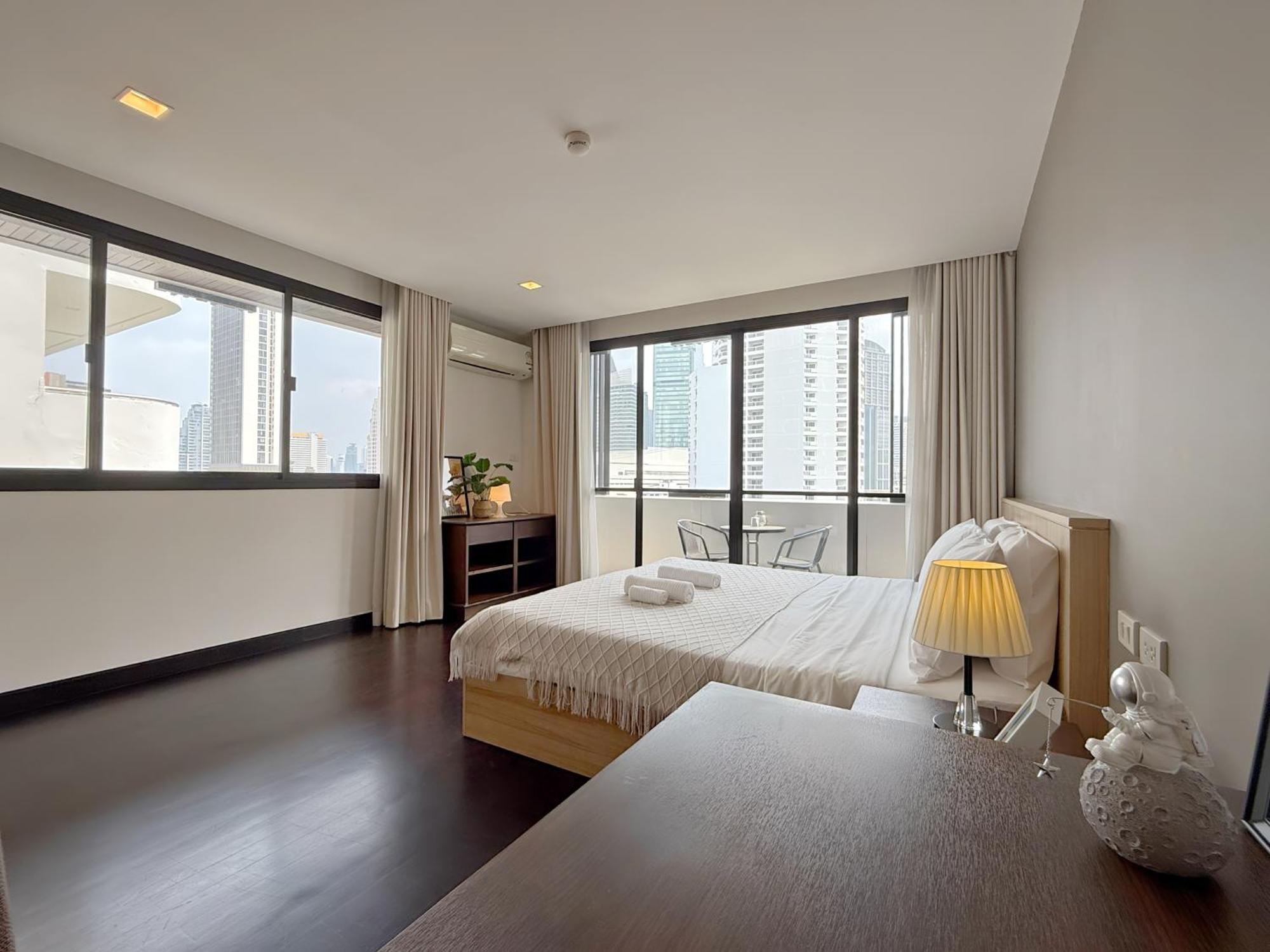 Spacious Sukhumvit Ment Near Emsphere Bts Phrom Phong *
