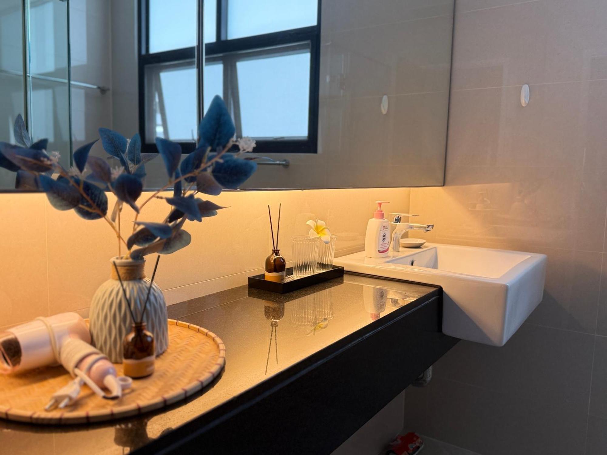 Spacious Sukhumvit Ment Near Emsphere Bts Phrom Phong Apartment Bangkok