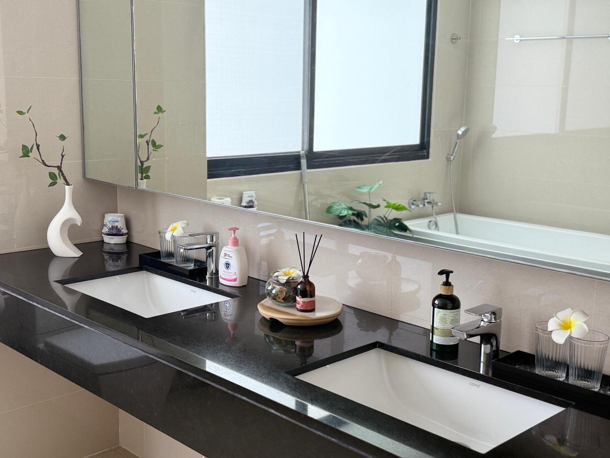 Spacious Sukhumvit Ment Near Emsphere Bts Phrom Phong Bangkok