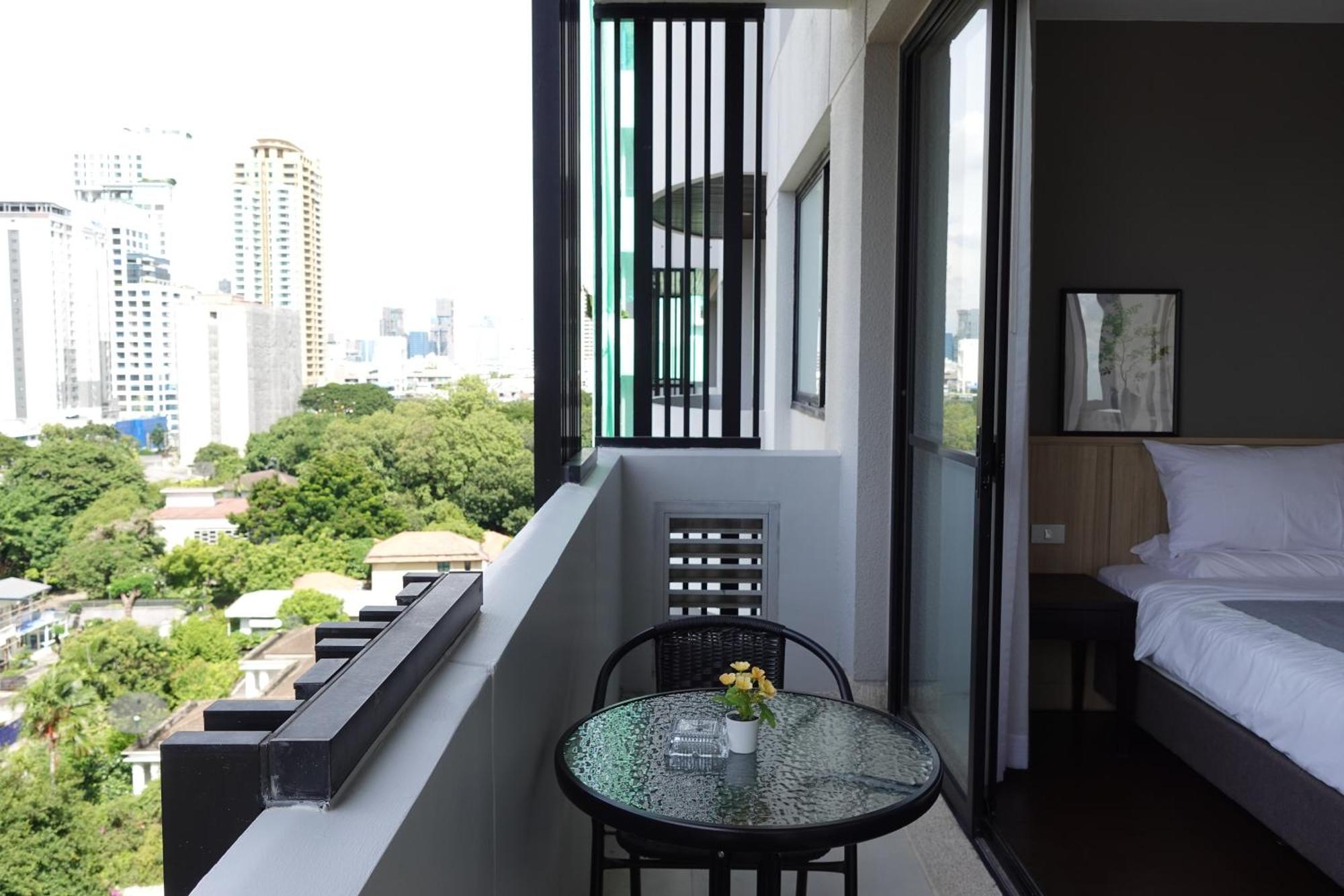 Spacious Sukhumvit Ment Near Emsphere Bts Phrom Phong *