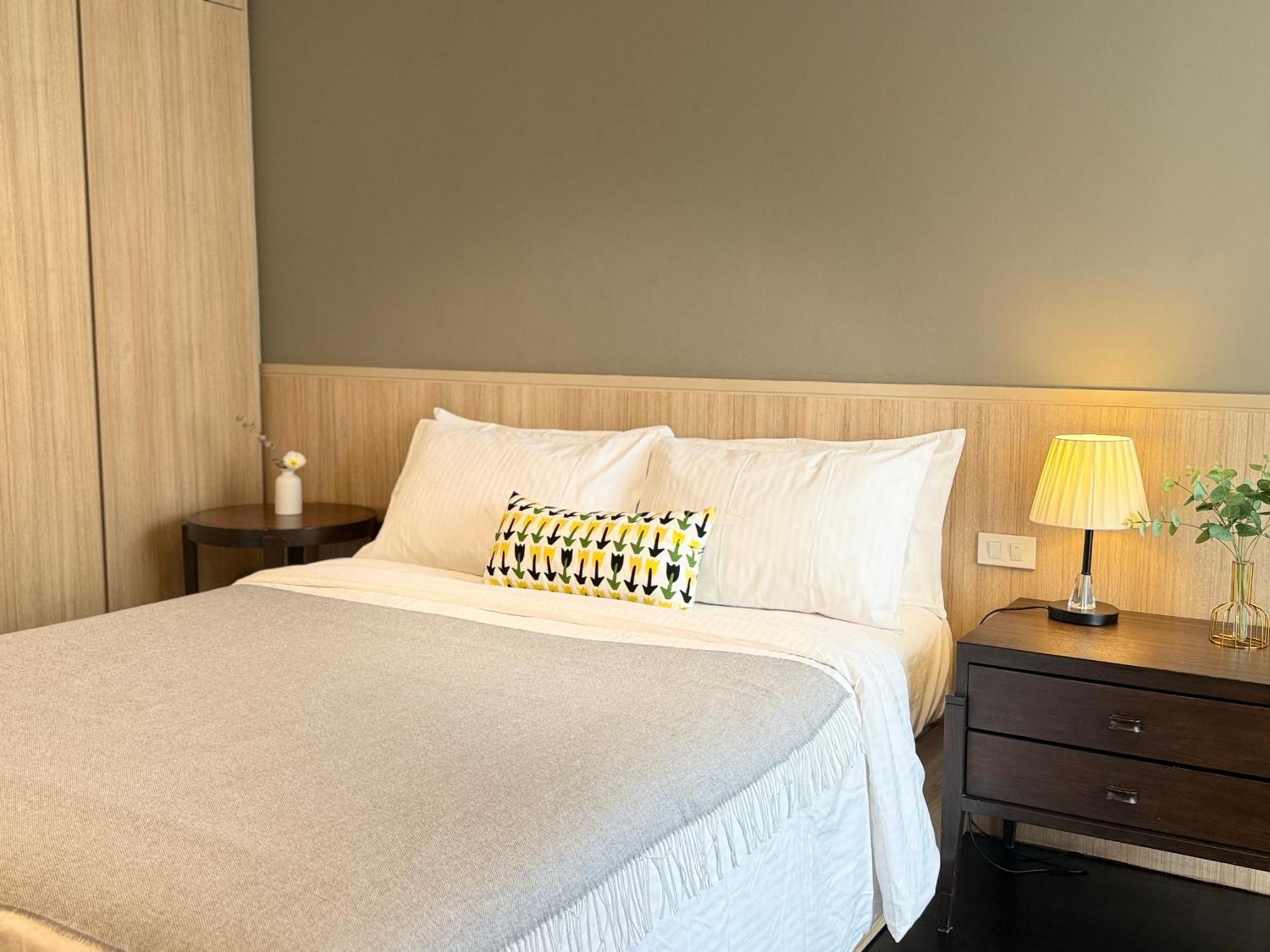 Spacious Sukhumvit Ment Near Emsphere Bts Phrom Phong Apartment Bangkok