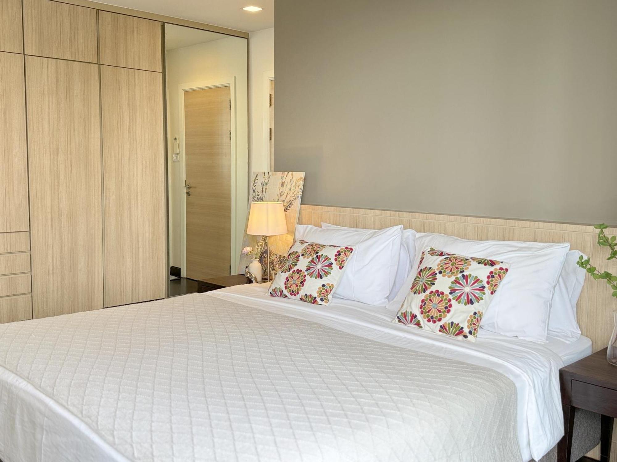 Spacious Sukhumvit Ment Near Emsphere Bts Phrom Phong Apartment
