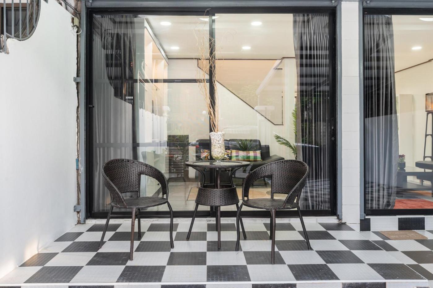 Miq Hk16-3br Ratchada-huaykwang Mrt With Pool Table Near Jodd Fair Villa Bangkok