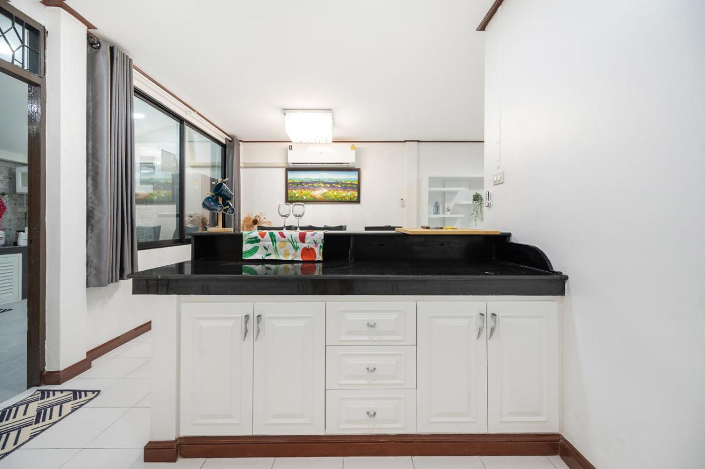 Miq Hk16-3br Ratchada-huaykwang Mrt With Pool Table Near Jodd Fair Villa Bangkok