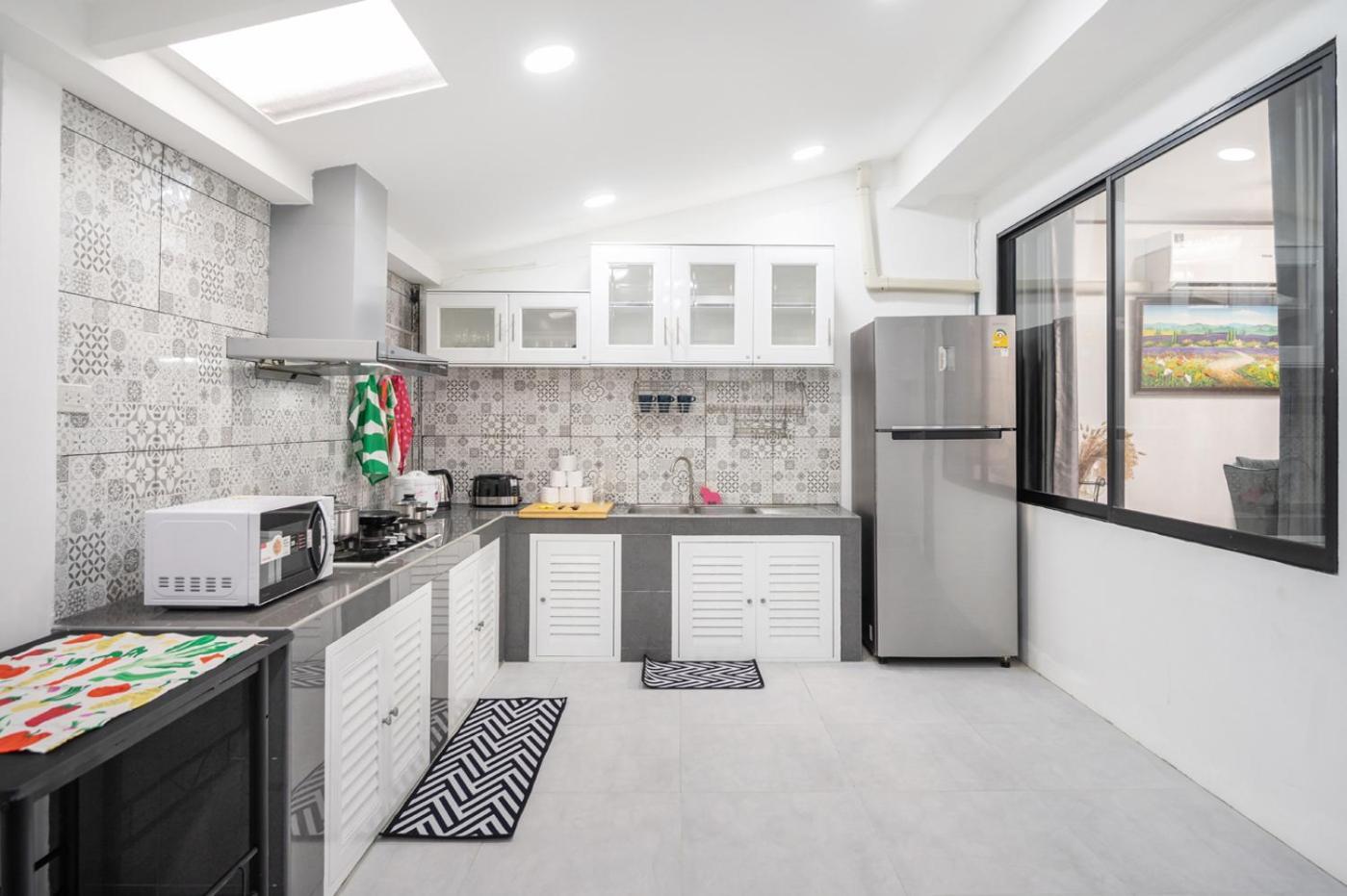 Miq Hk16-3br Ratchada-huaykwang Mrt With Pool Table Near Jodd Fair Bangkok