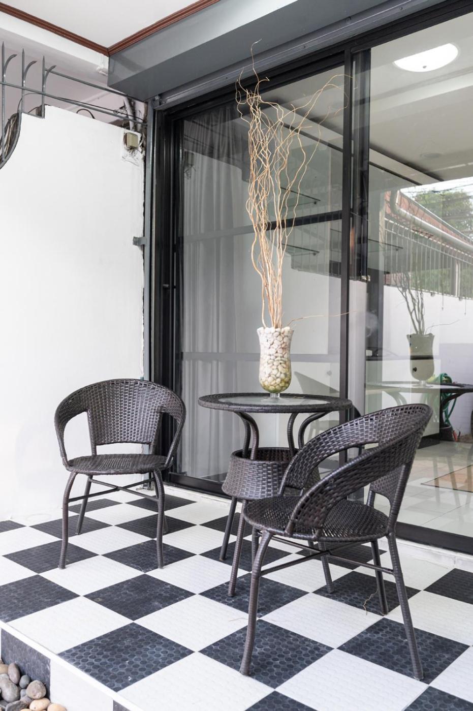 Miq Hk16-3br Ratchada-huaykwang Mrt With Pool Table Near Jodd Fair Bangkok