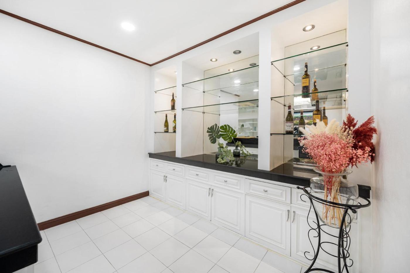 Villa Miq Hk16-3br Ratchada-huaykwang Mrt With Pool Table Near Jodd Fair *
