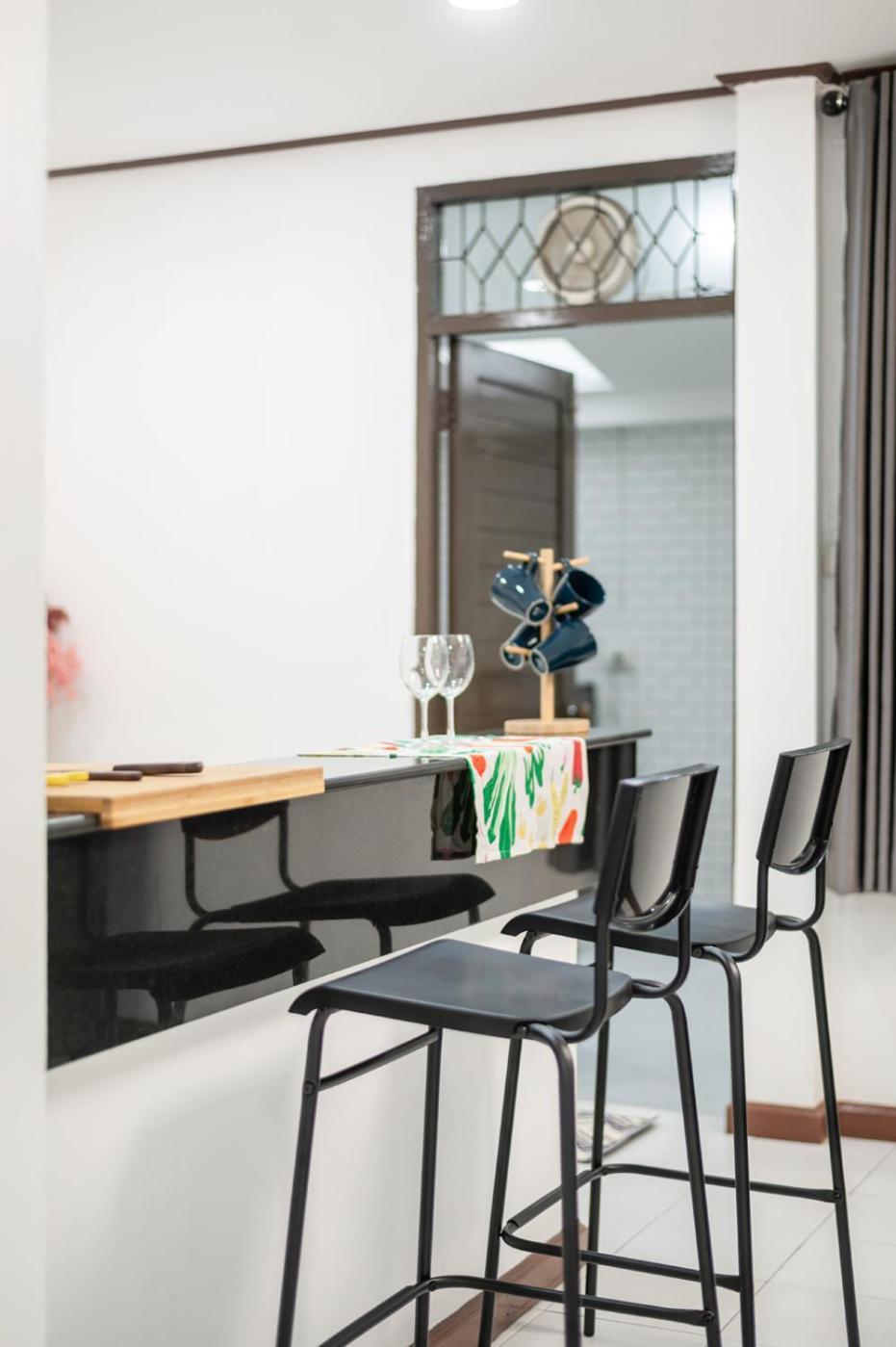 Miq Hk16-3br Ratchada-huaykwang Mrt With Pool Table Near Jodd Fair Villa Bangkok