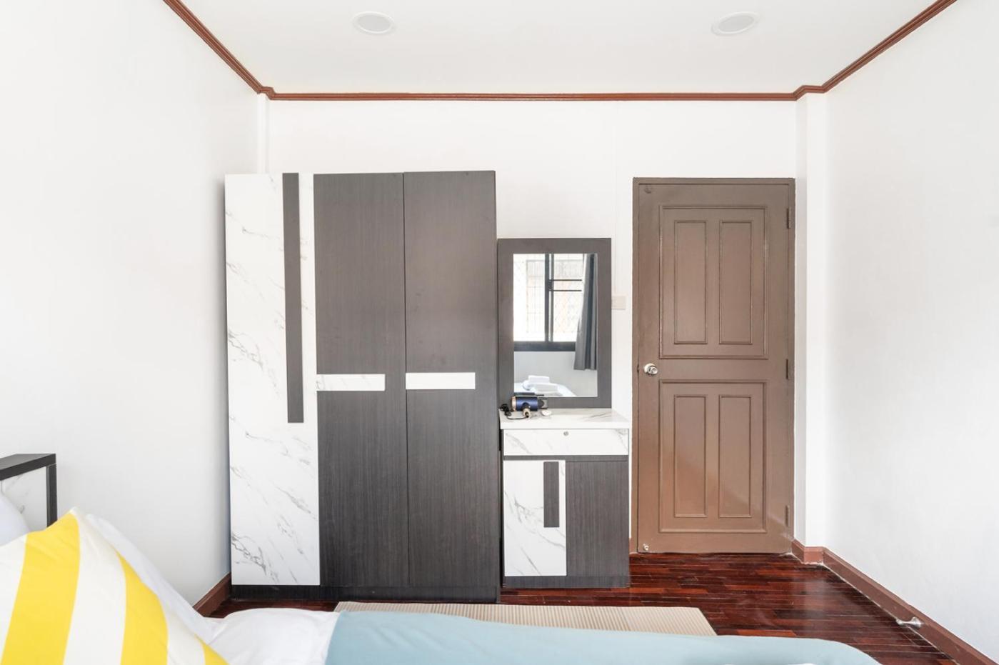 Miq Hk16-3br Ratchada-huaykwang Mrt With Pool Table Near Jodd Fair Villa Bangkok