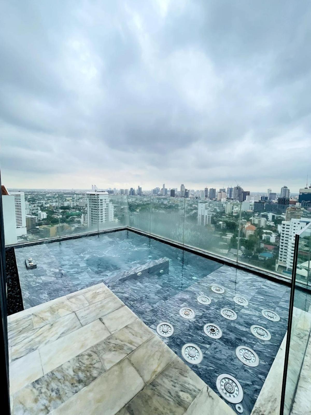 Infinity Pool And Sky View In Ekkamai * Banguecoque