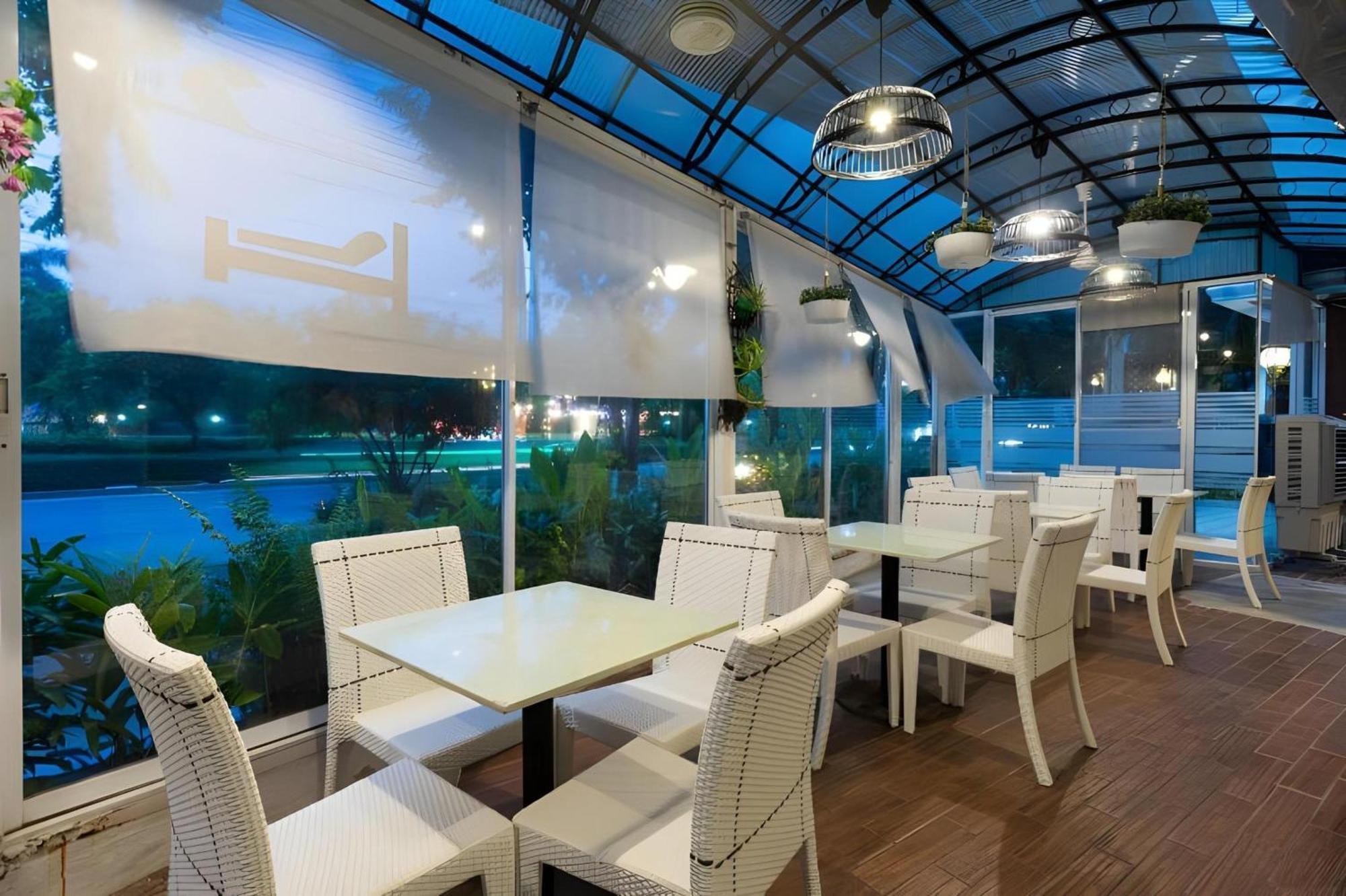 Khách sạn Collection O Howard Square Boutique 3*