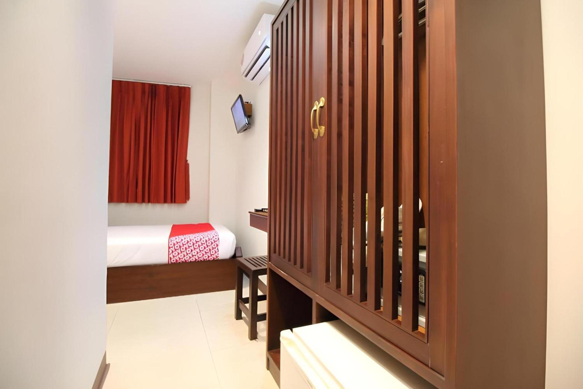 Super Oyo 484 Pannee Khaosan Sha 3*