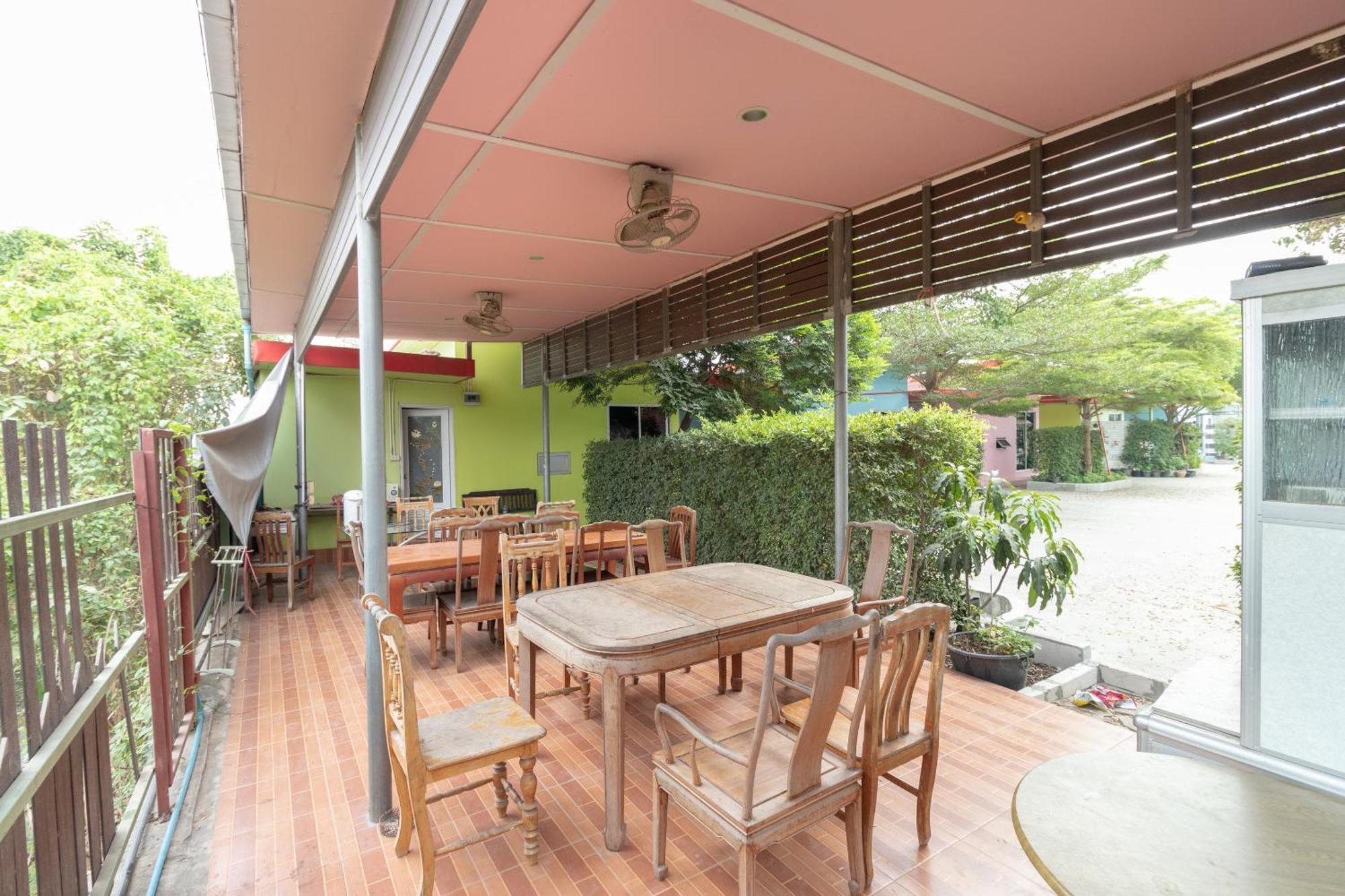 Oyo 644 Pong Pai House Khách sạn 2*