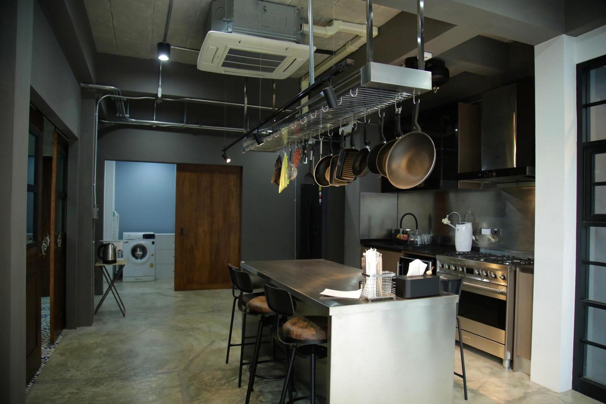 Chic Ekkamai Escape Near Bts, Dining & Nightlife * Bangkok