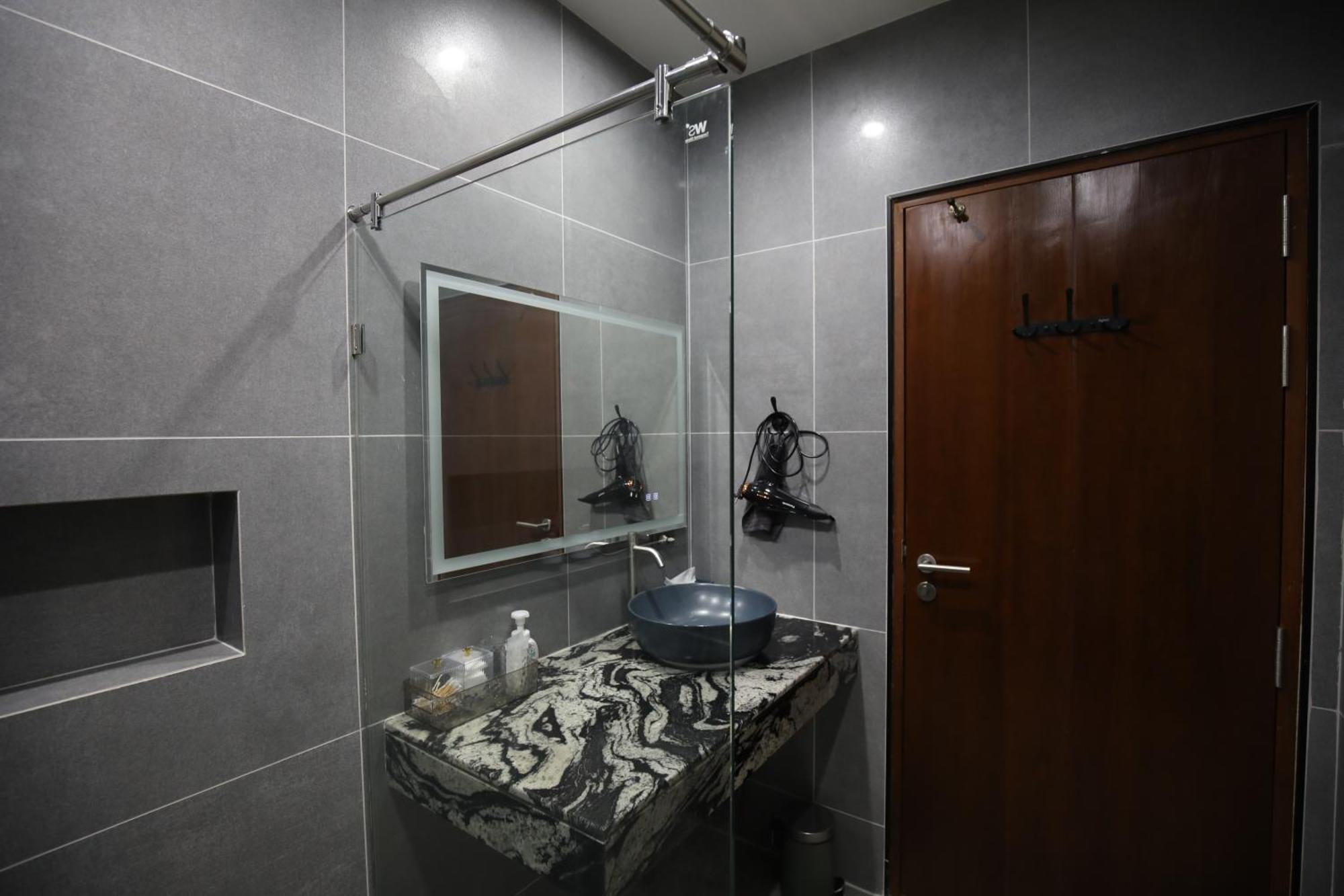 Chic Ekkamai Escape Near Bts, Dining & Nightlife