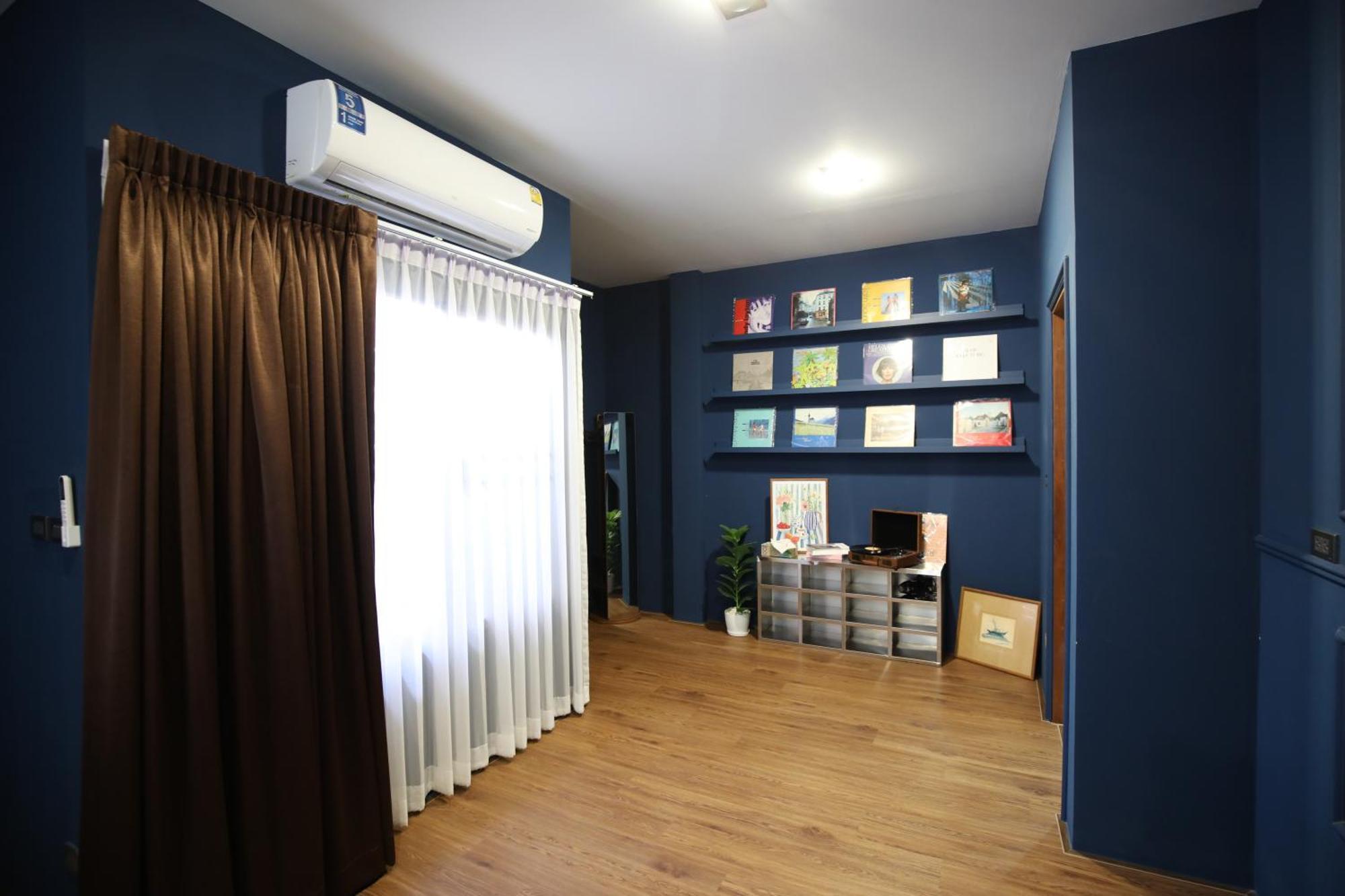 Chic Ekkamai Escape Near Bts, Dining & Nightlife Bangkok