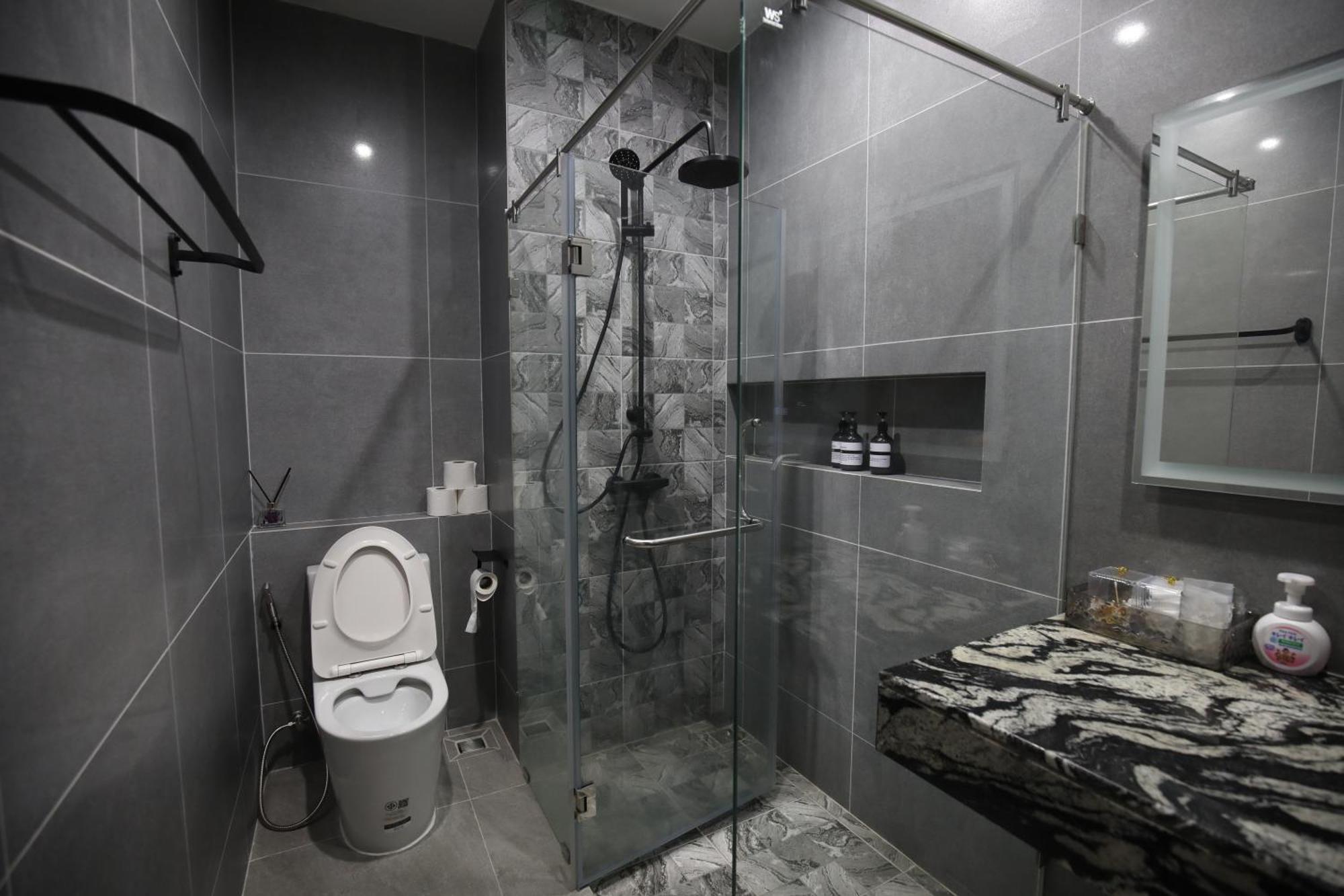 Chic Ekkamai Escape Near Bts, Dining & Nightlife Holiday home *