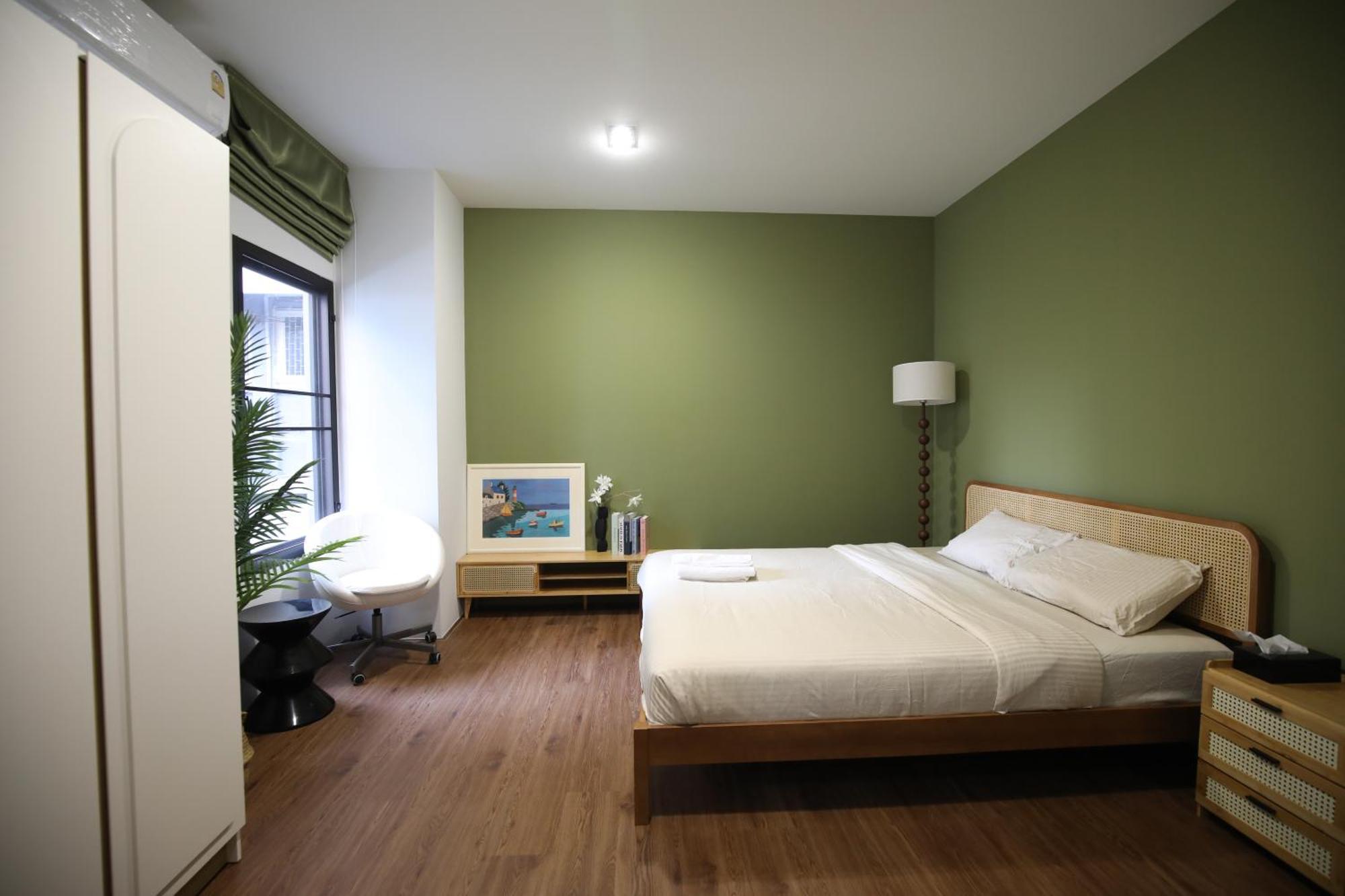 Chic Ekkamai Escape Near Bts, Dining & Nightlife *