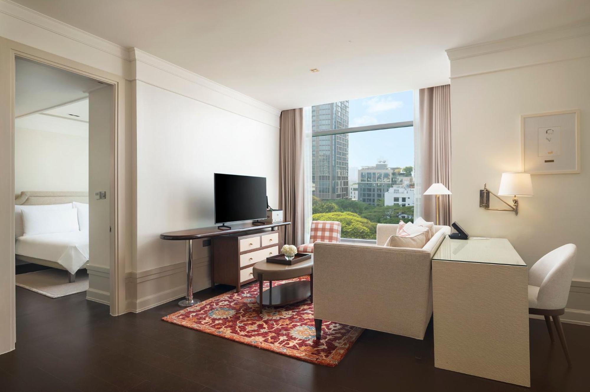 Oriental Hotel 5*
