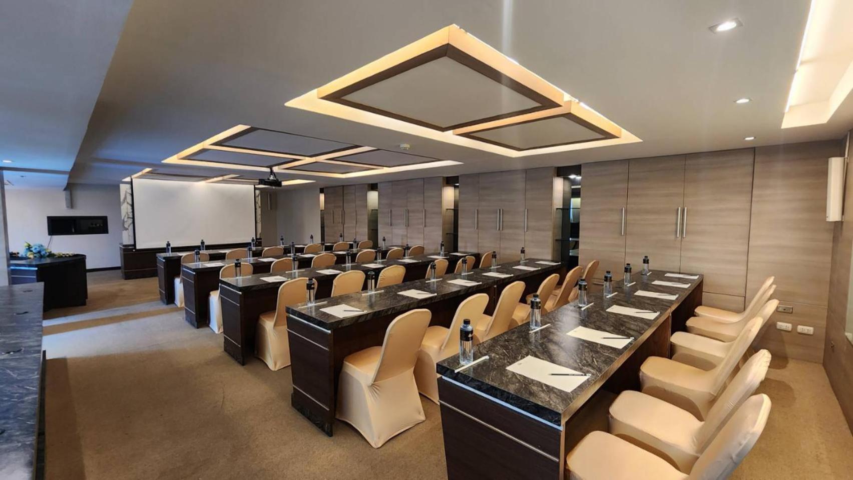 Sky Dome Resotel - โรงแรมสกายโดม รีโซเทล Hotel