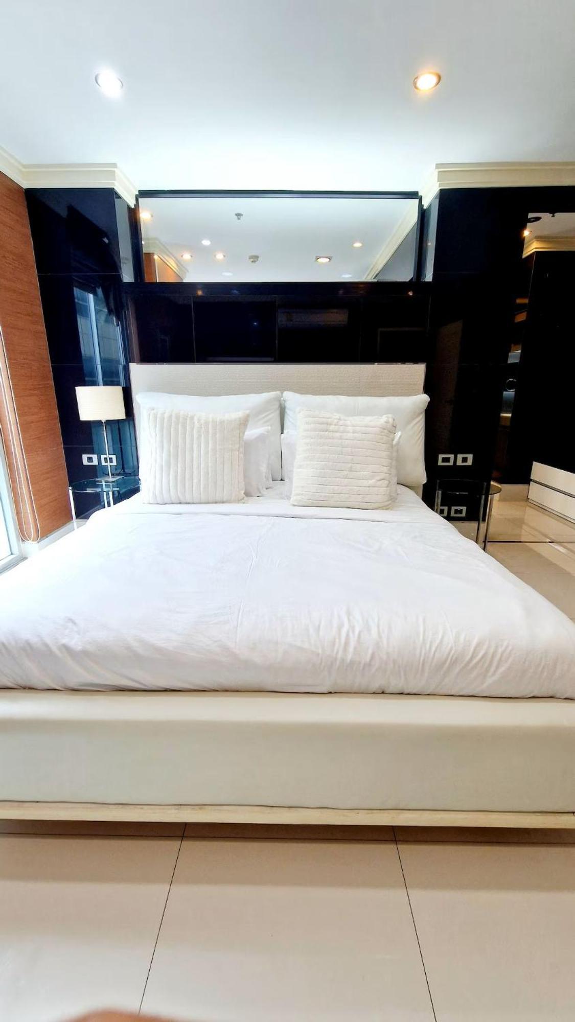 Extremely Spacious Cool Asoke Sleeps 8 Appartamento *