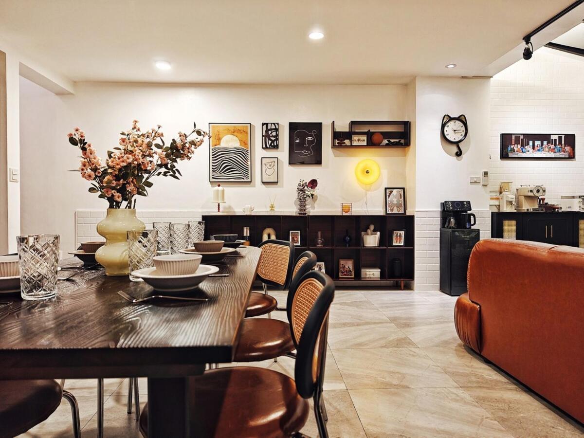 4br Modern Art With Free Wi-fi Netflix Vinyl Villa Bangkok