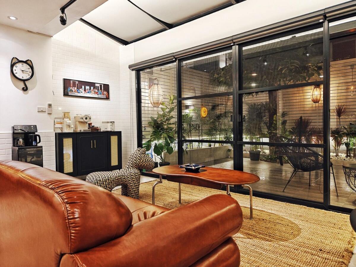4br Modern Art With Free Wi-fi Netflix Vinyl Villa